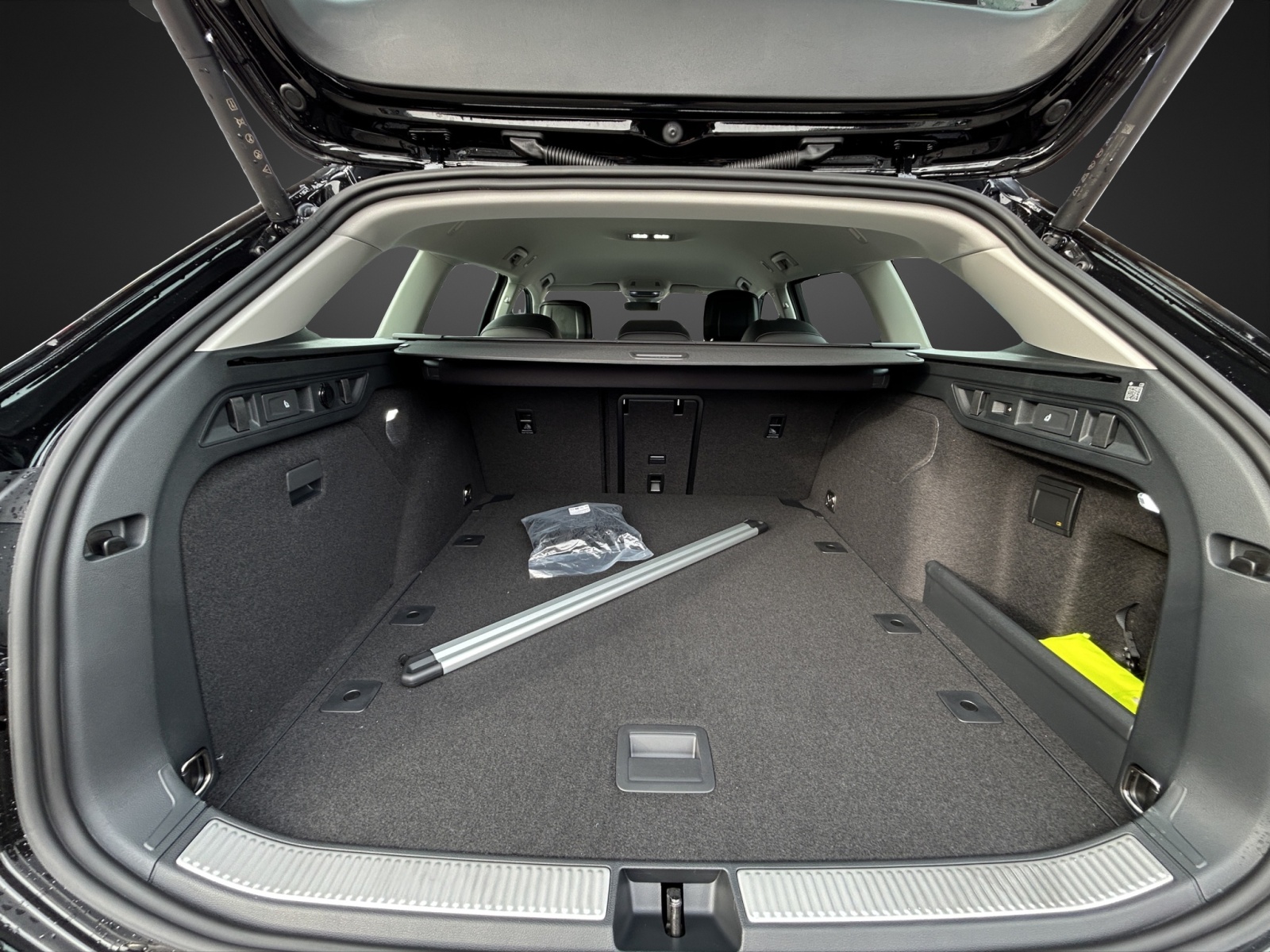 VW Passat Variant 2.0 TDI evo Business DSG-image-12