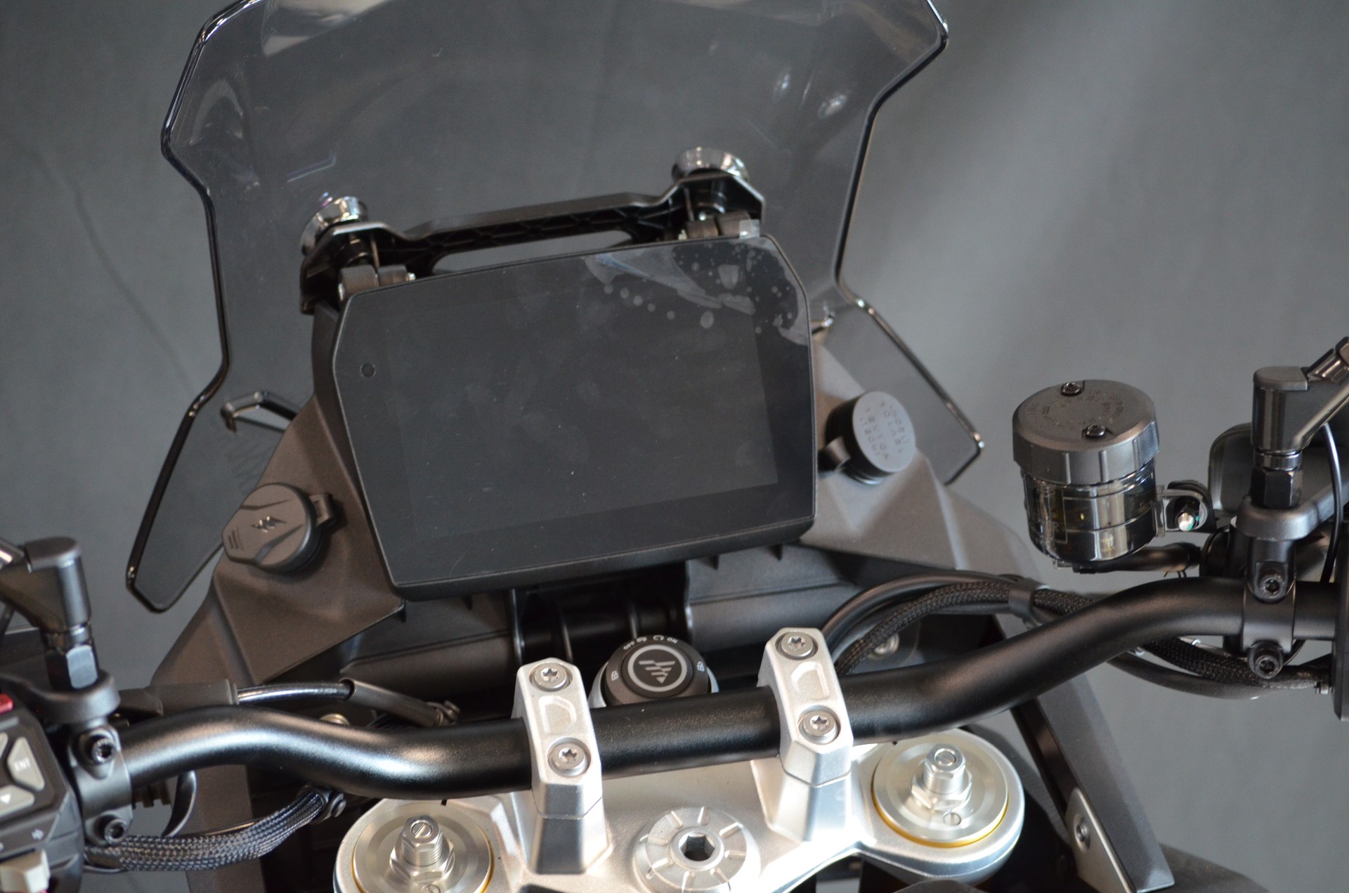 VOGE 900 DSX-image-12