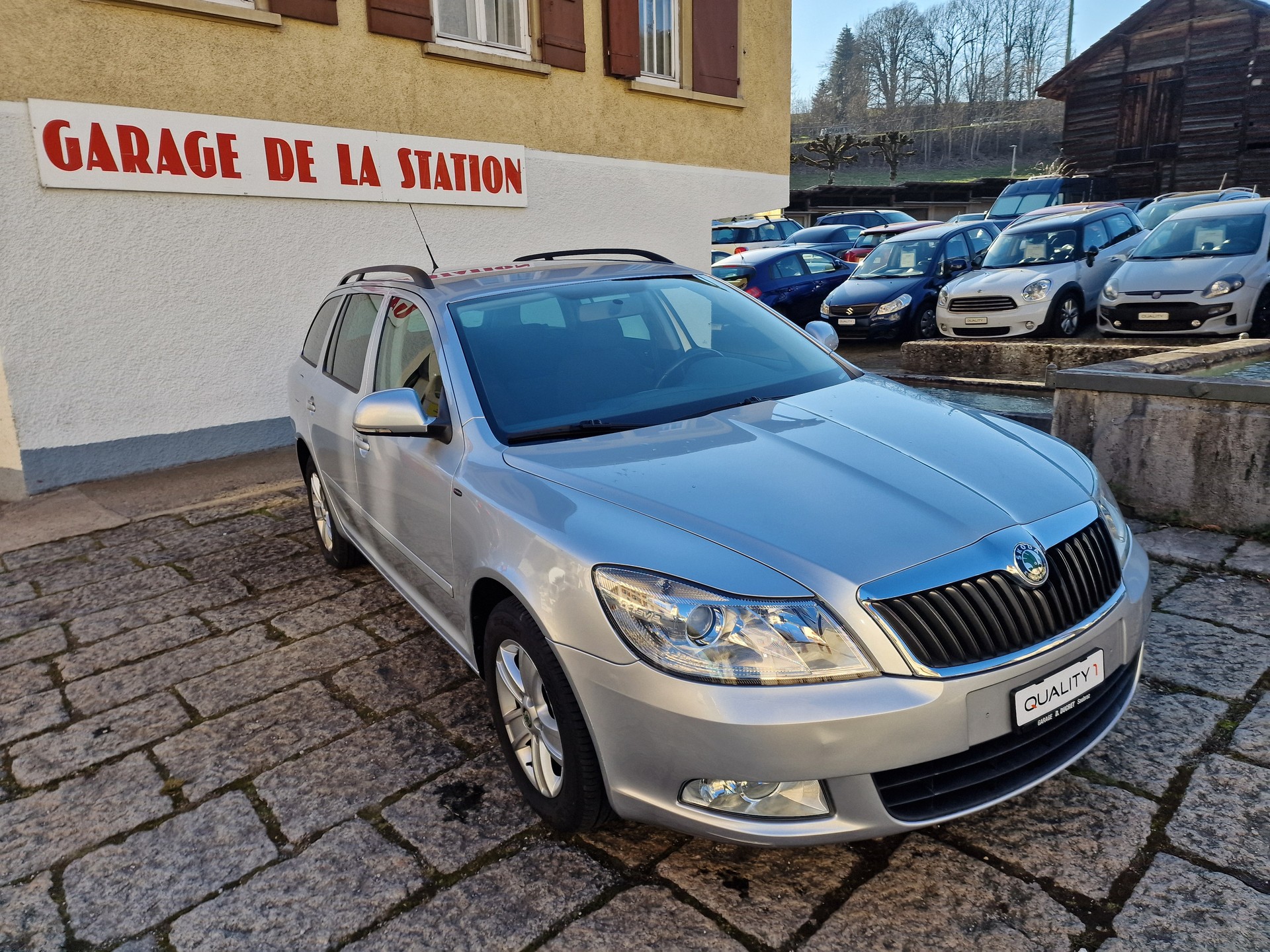 SKODA Octavia Combi 1.6 TDI Stöckli 4x4-image-2
