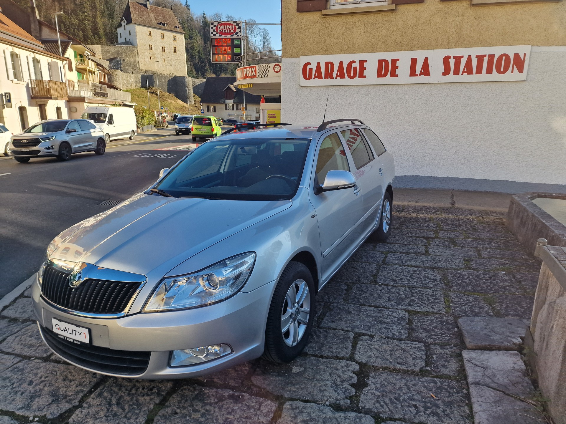SKODA Octavia Combi 1.6 TDI Stöckli 4x4-image-0