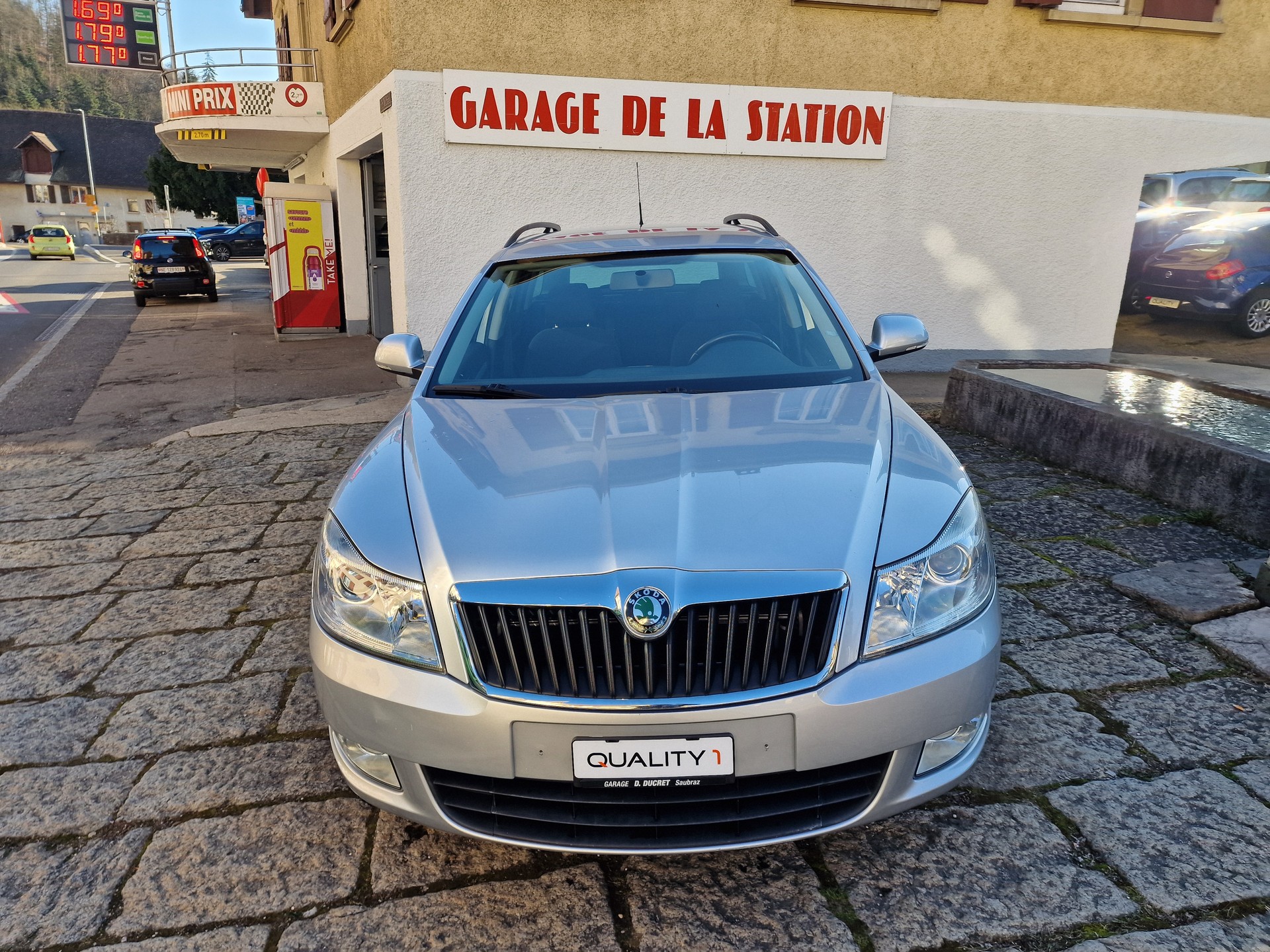 SKODA Octavia Combi 1.6 TDI Stöckli 4x4-image-1