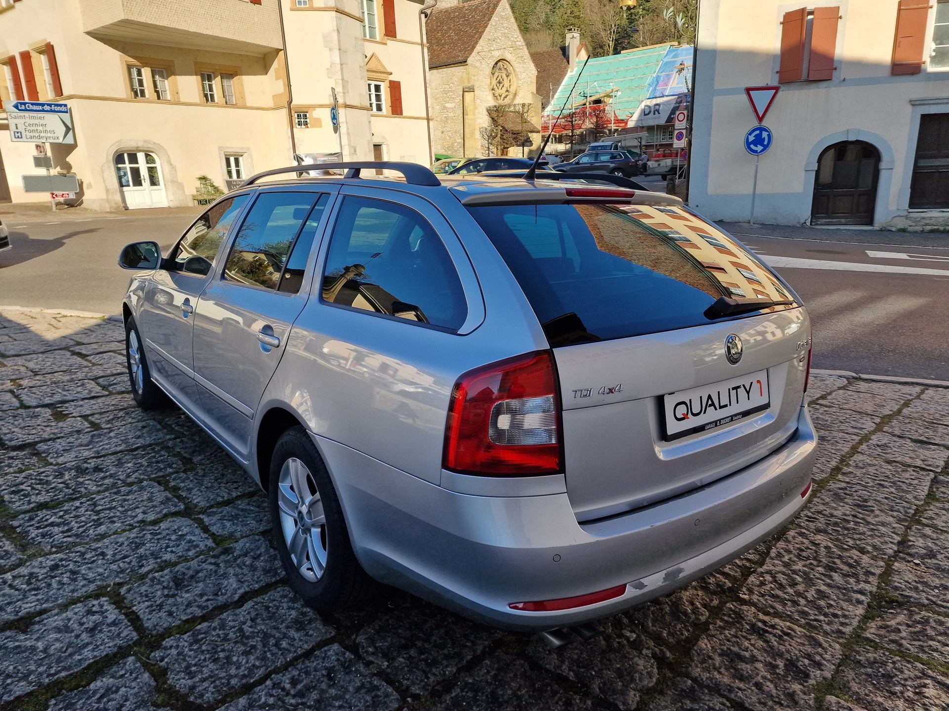 SKODA Octavia Combi 1.6 TDI Stöckli 4x4-image-5