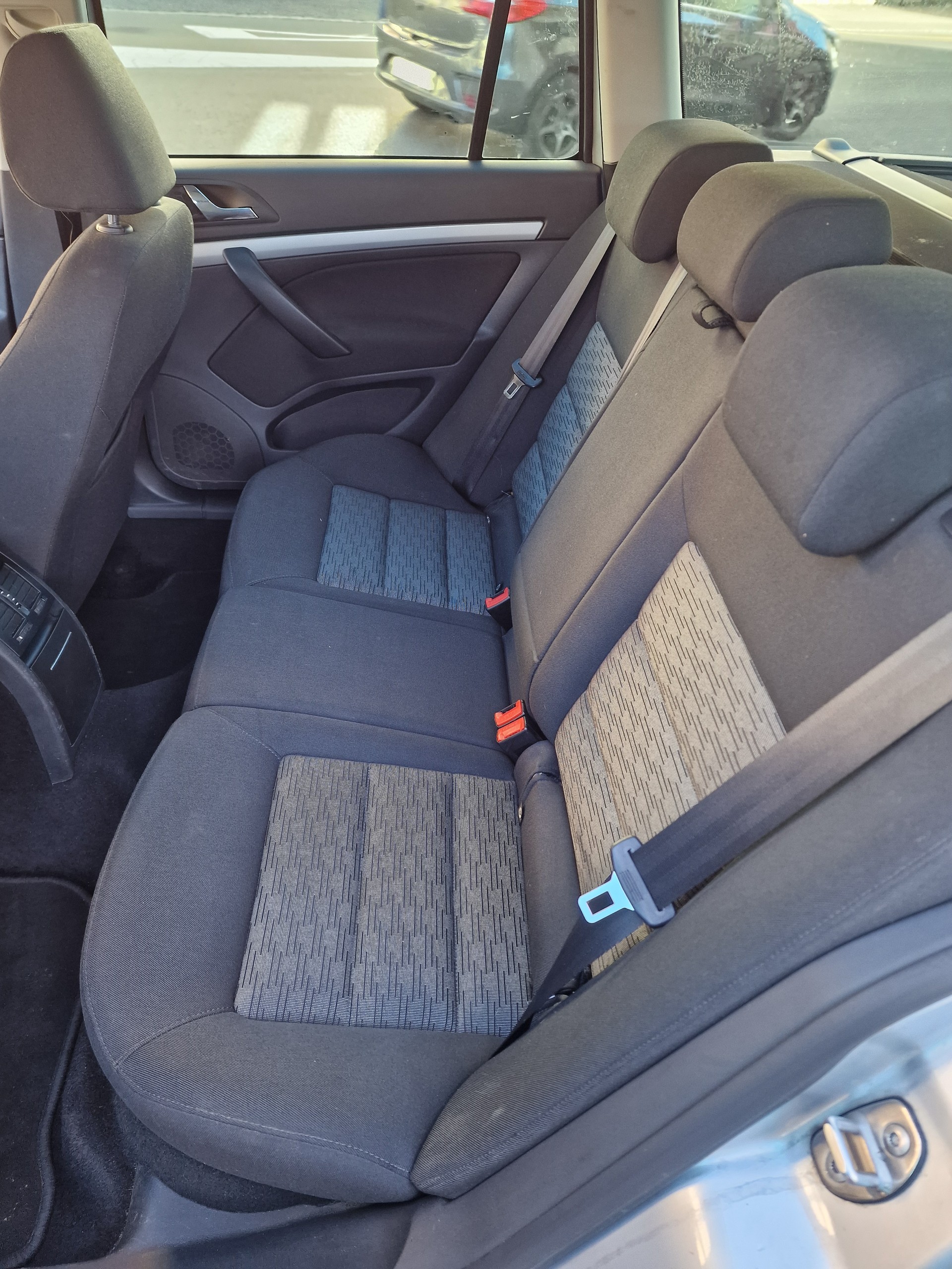 SKODA Octavia Combi 1.6 TDI Stöckli 4x4-image-9