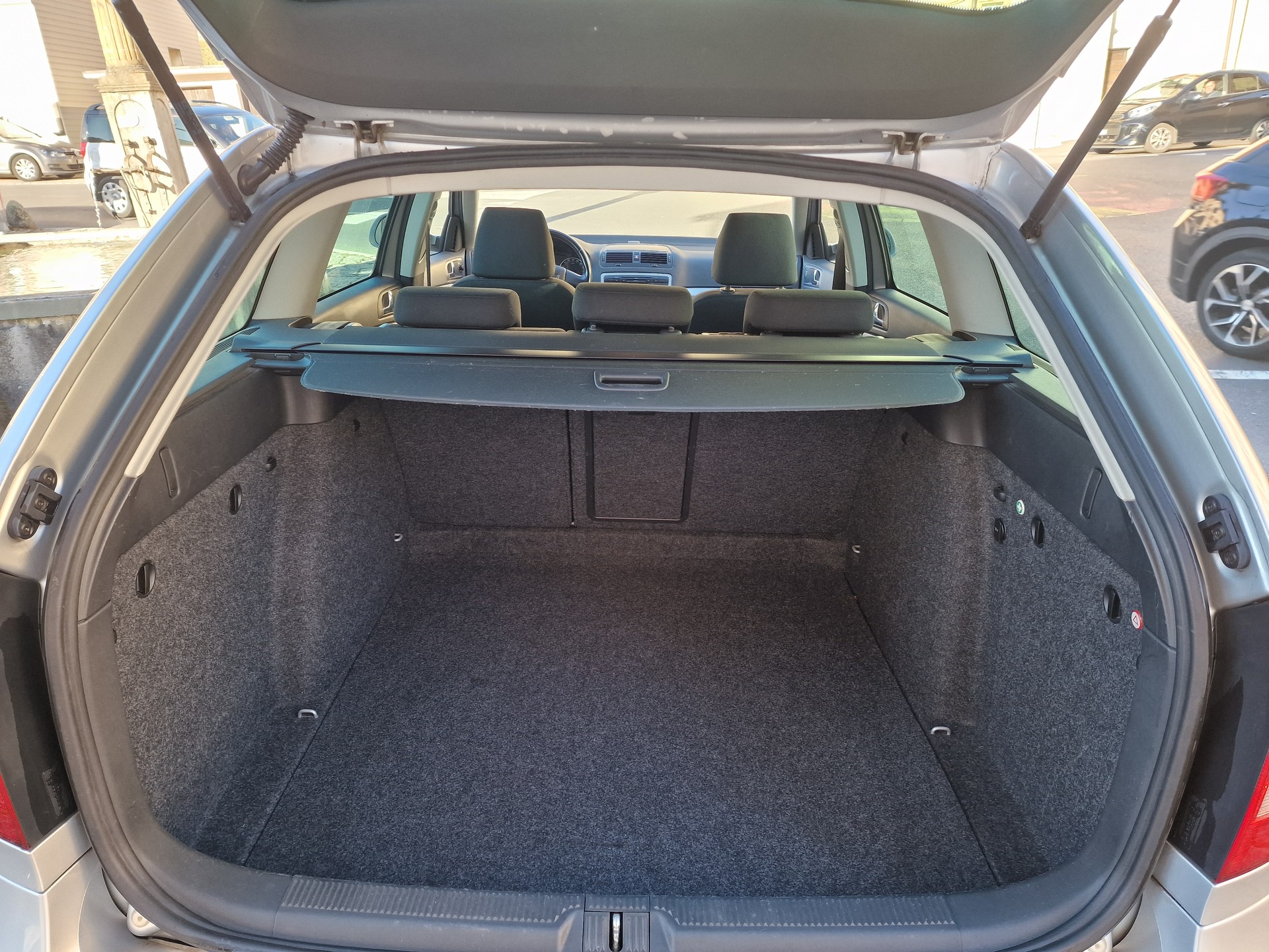 SKODA Octavia Combi 1.6 TDI Stöckli 4x4-image-10