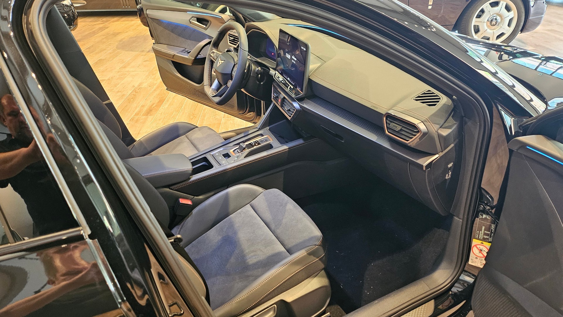 CUPRA LEON ST 2.0 TSI VZ DSG 4Drive 370 PS-image-20
