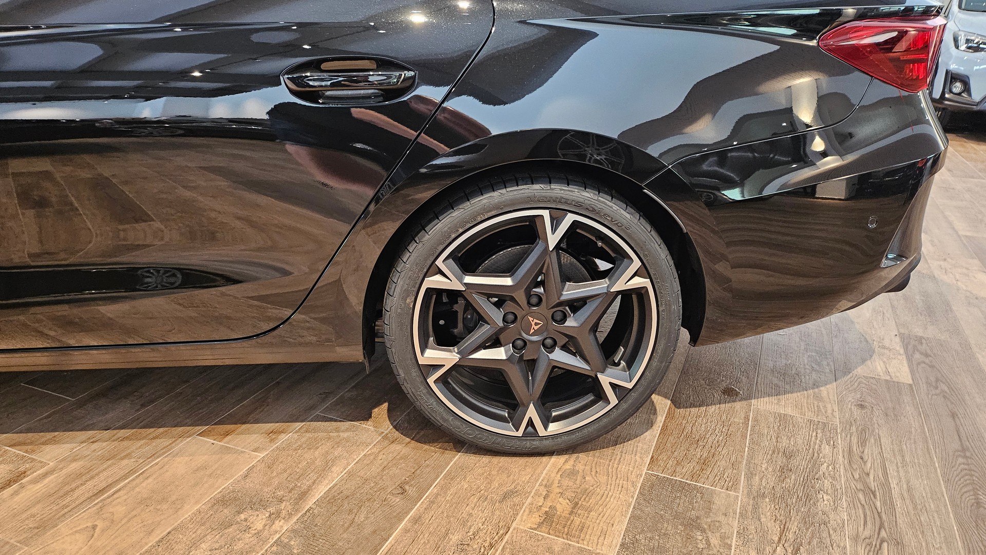CUPRA LEON ST 2.0 TSI VZ DSG 4Drive 370 PS-image-17