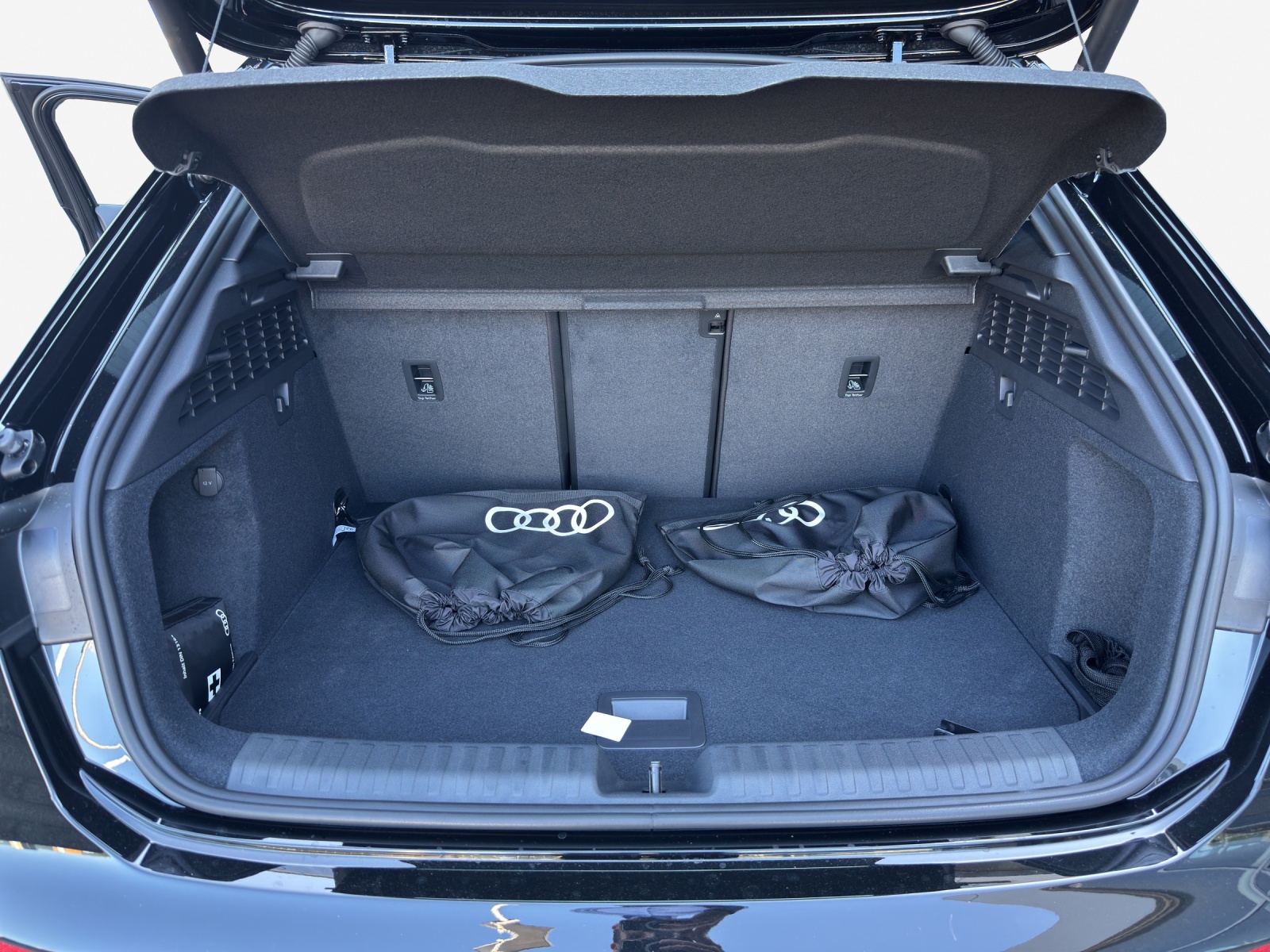 AUDI A3 Sportback 40 TFSI e Attraction S-tronic-image-12
