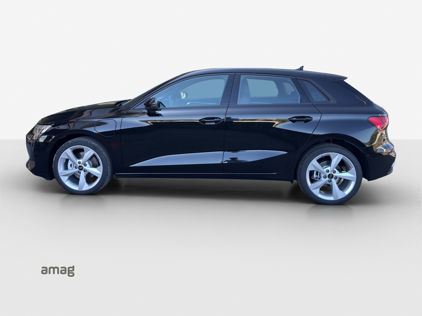 AUDI A3 Sportback 40 TFSI e Attraction S-tronic-image-1
