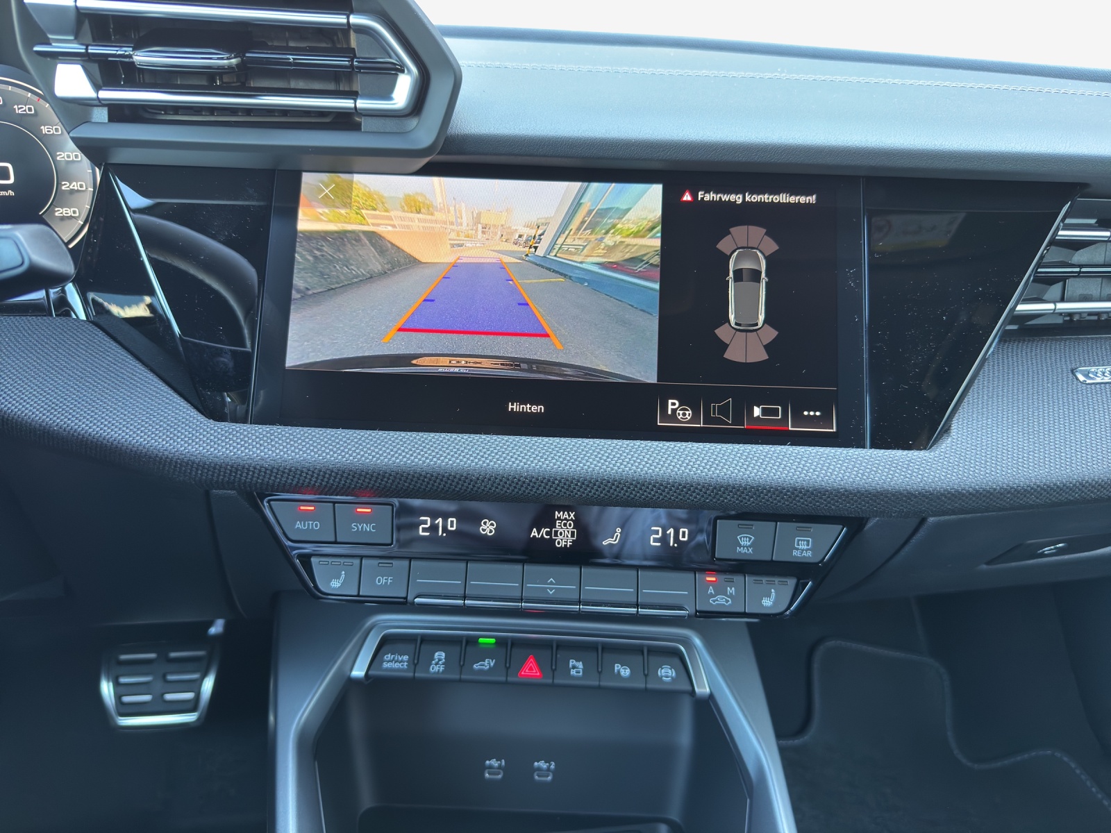 AUDI A3 Sportback 40 TFSI e Attraction S-tronic-image-15
