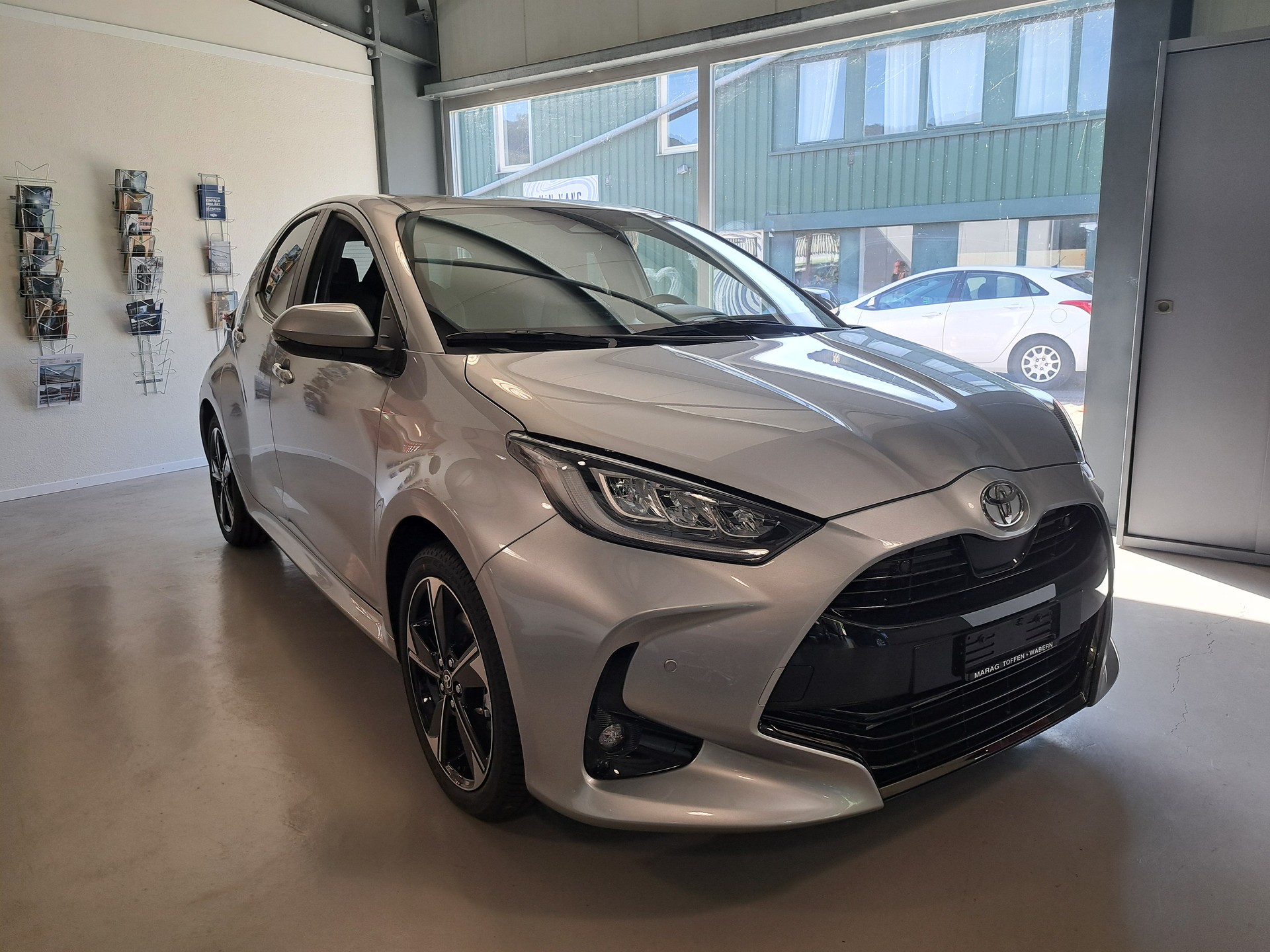 TOYOTA Yaris 1.5 Premium e-CVT-image-0
