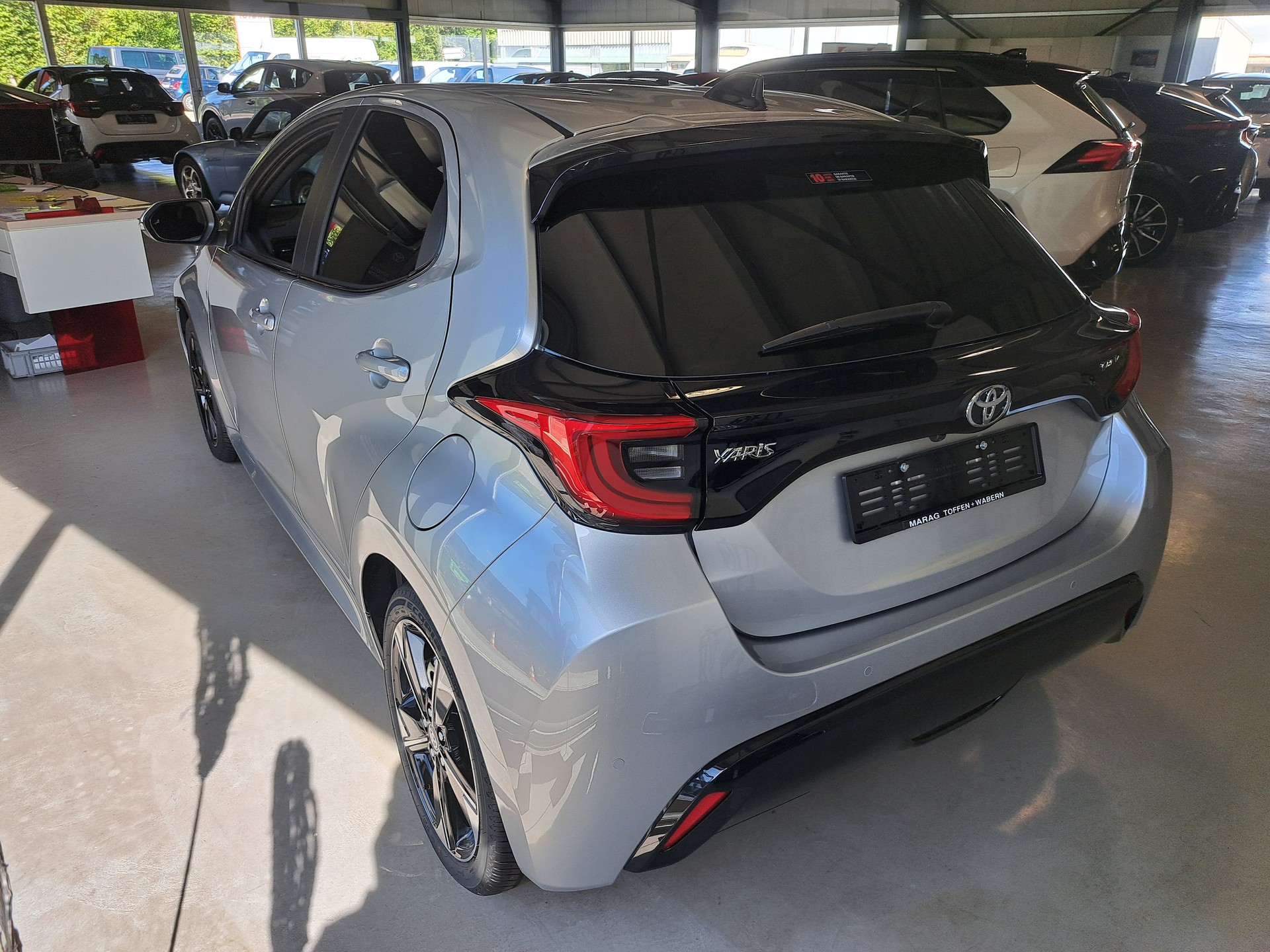 TOYOTA Yaris 1.5 Premium e-CVT-image-7