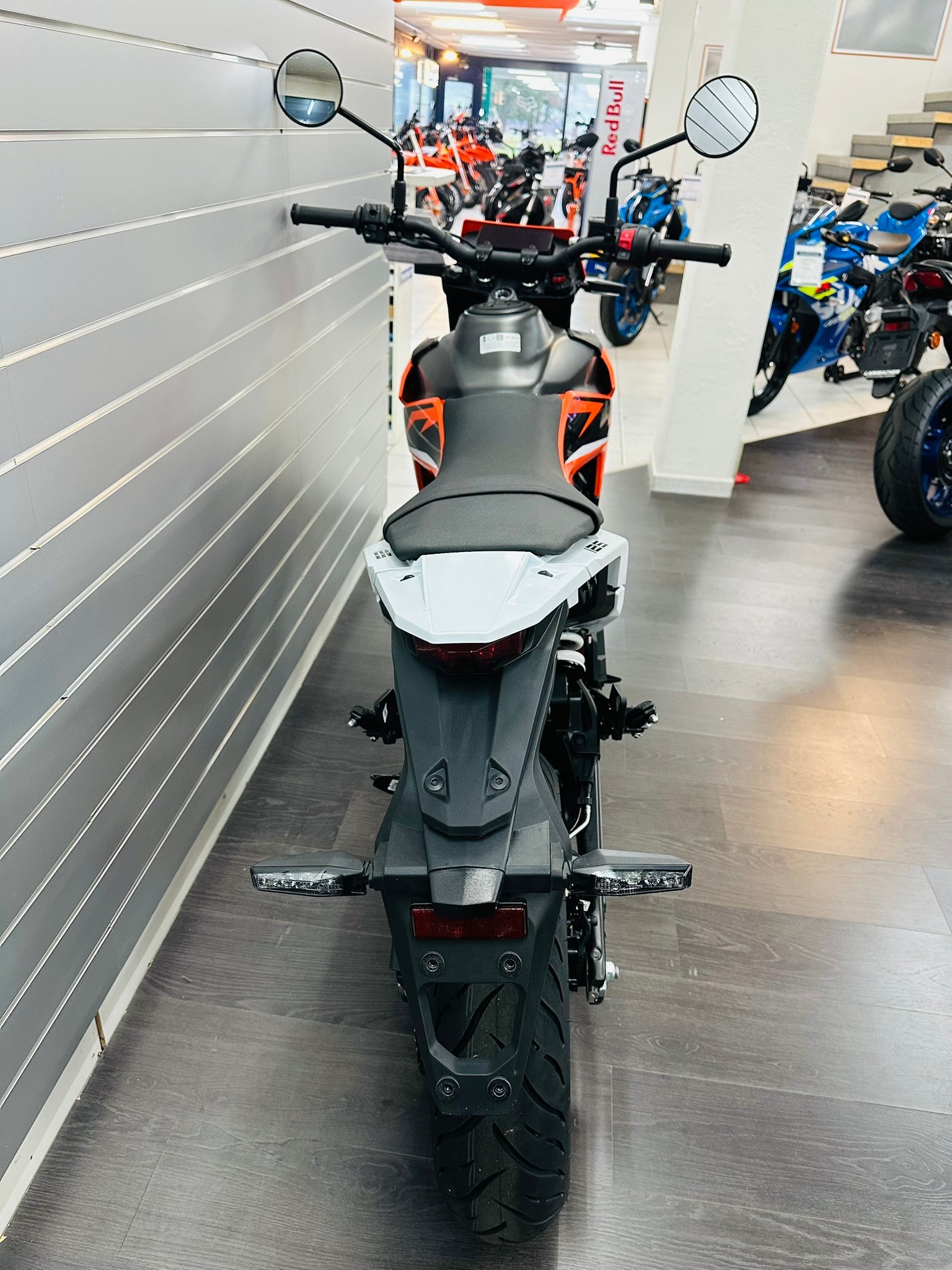 KTM 125 SMC-R-showroom-element-3