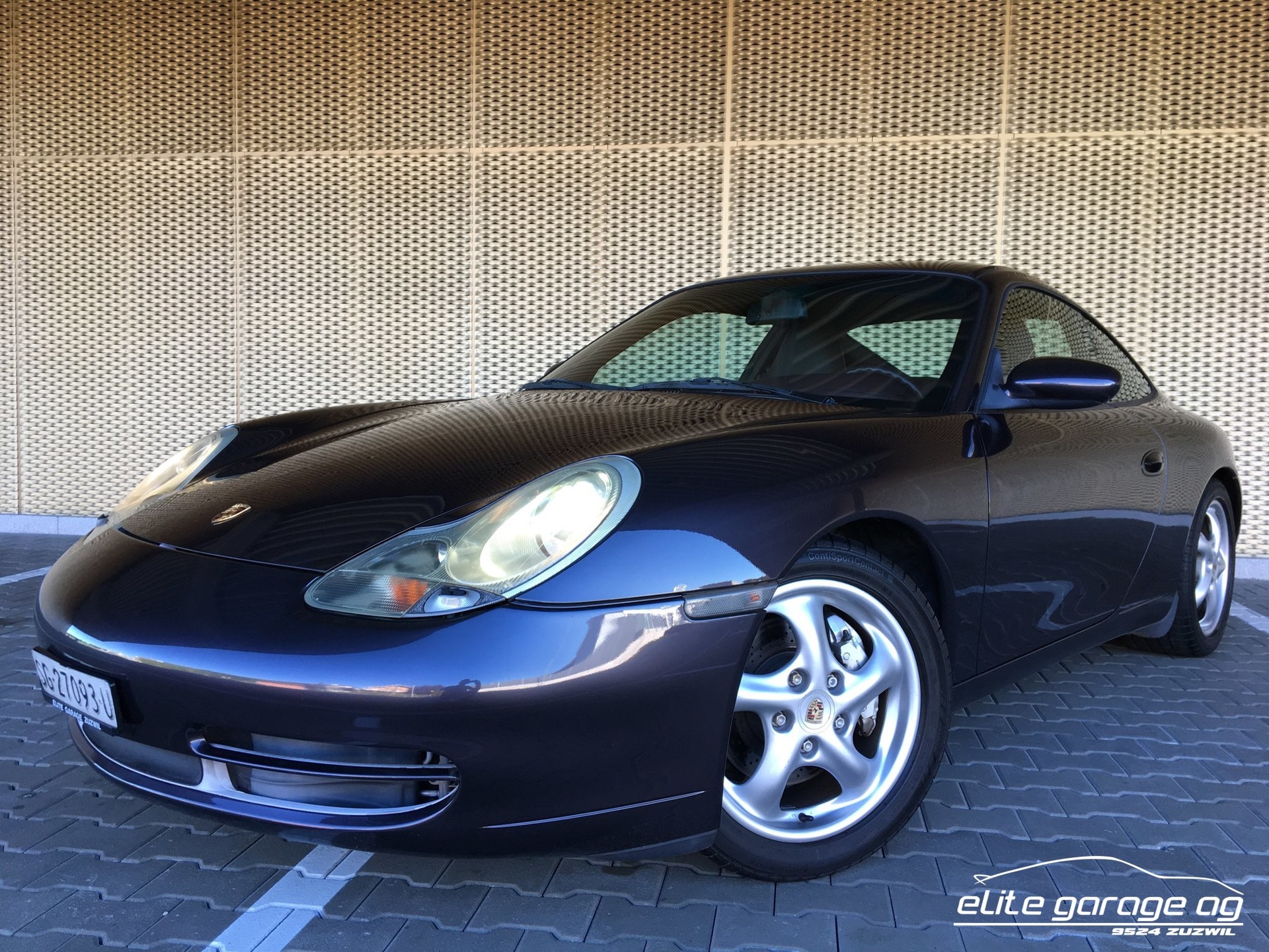 PORSCHE 911 Carrera 4-image-0