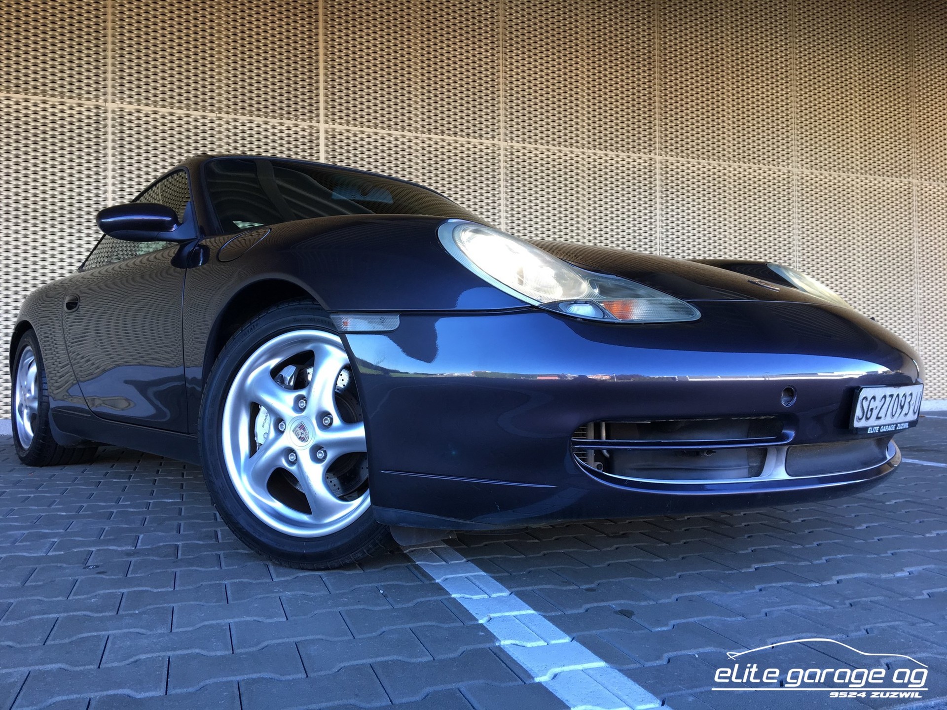 PORSCHE 911 Carrera 4-image-3