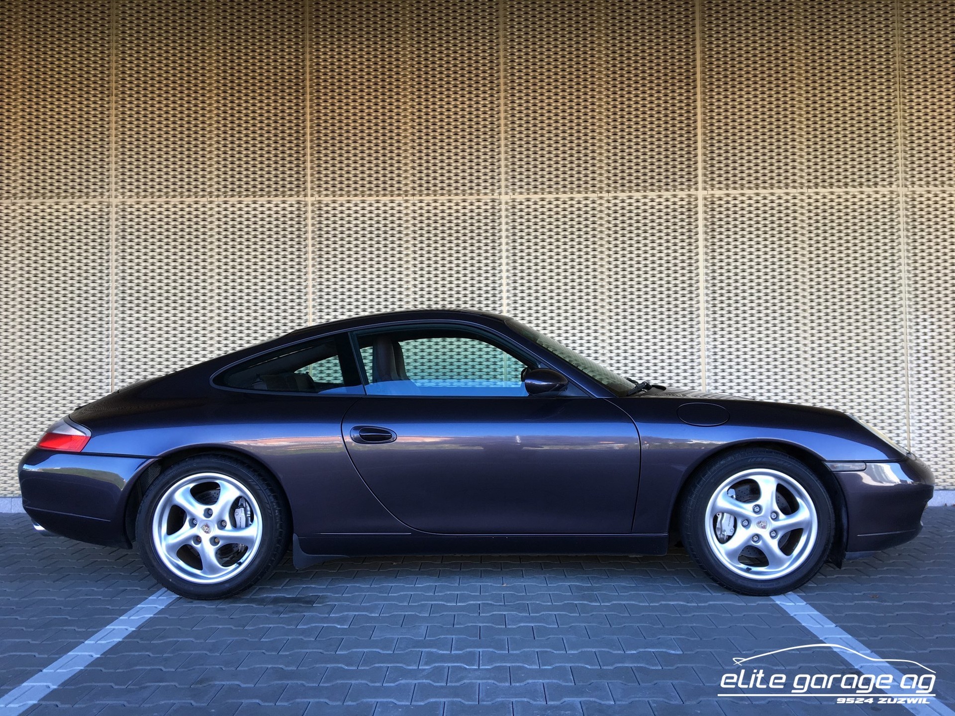 PORSCHE 911 Carrera 4-image-4