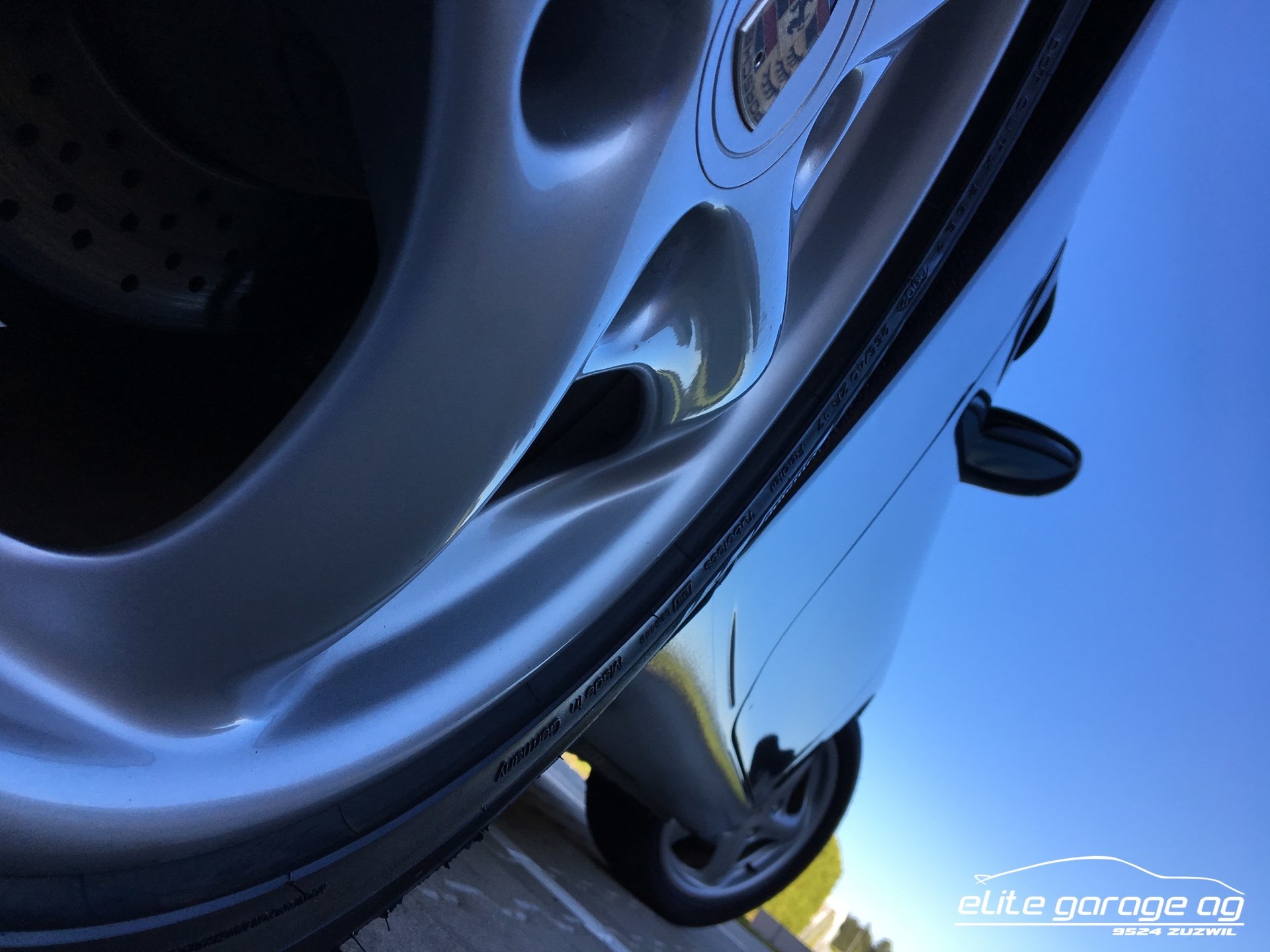 PORSCHE 911 Carrera 4-image-8