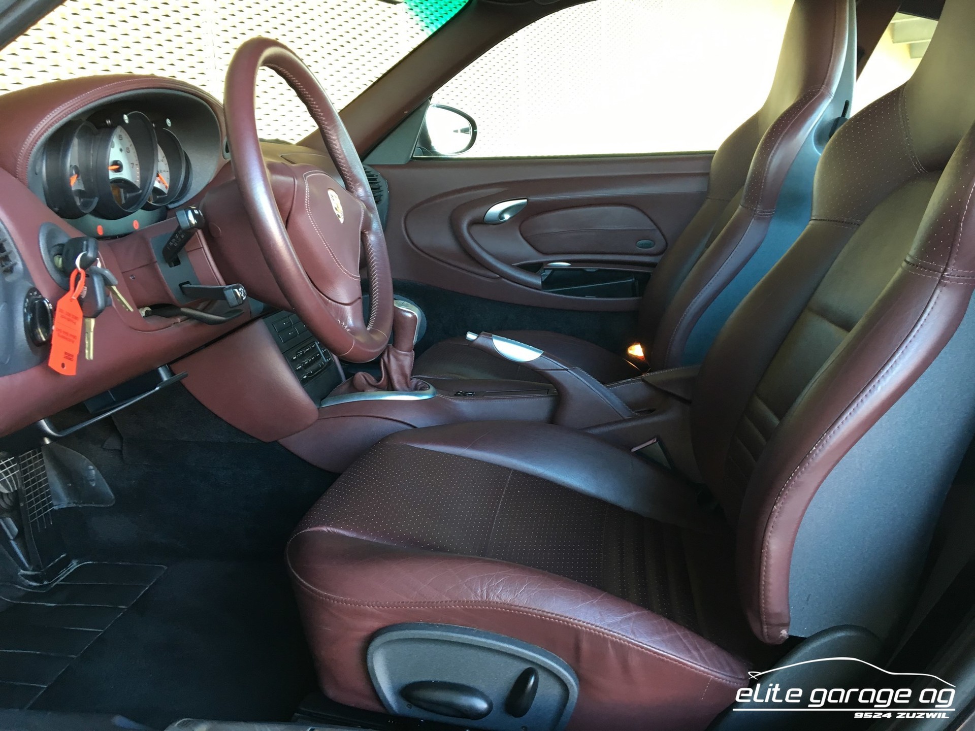 PORSCHE 911 Carrera 4-image-9