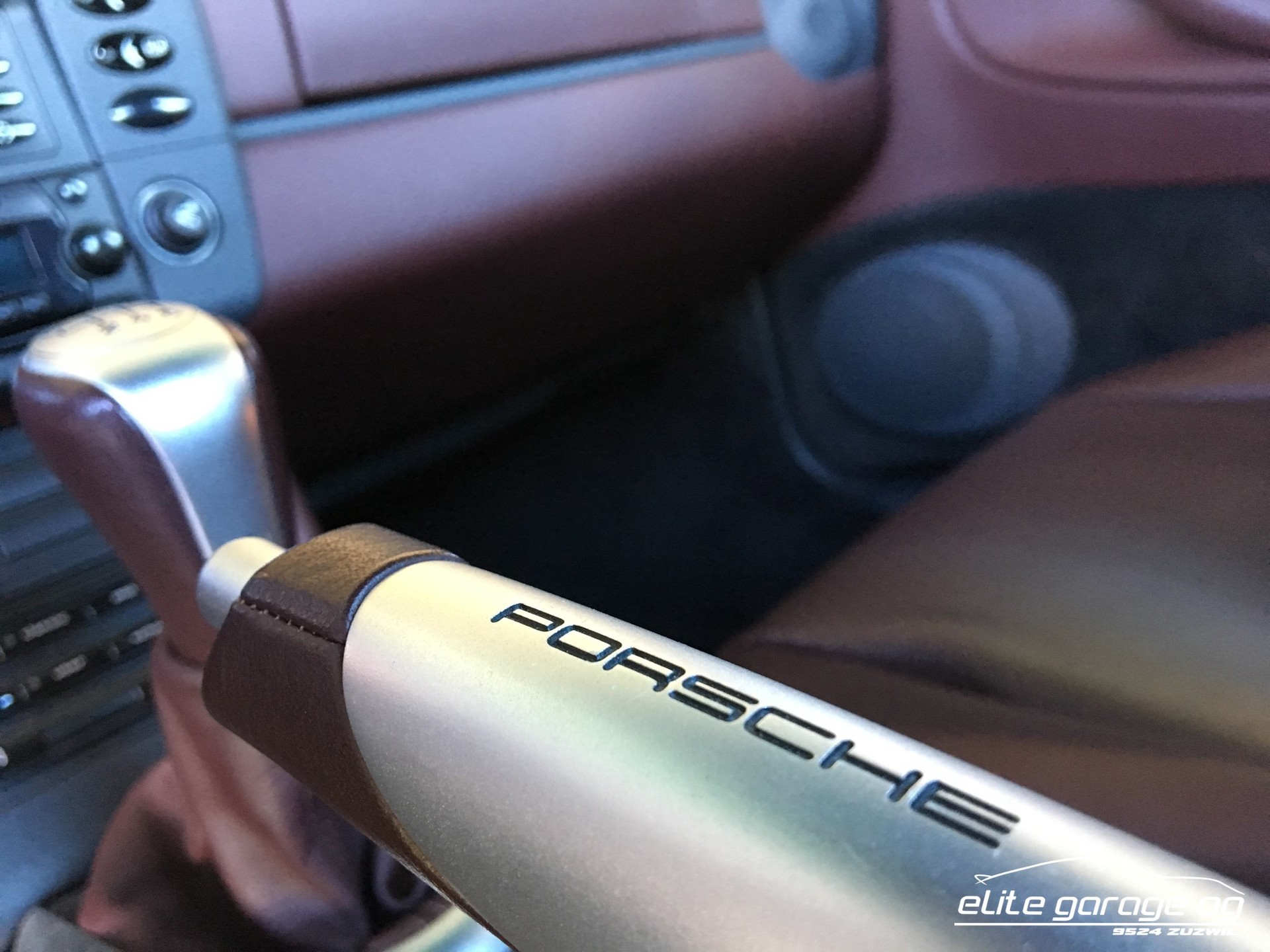 PORSCHE 911 Carrera 4-image-14