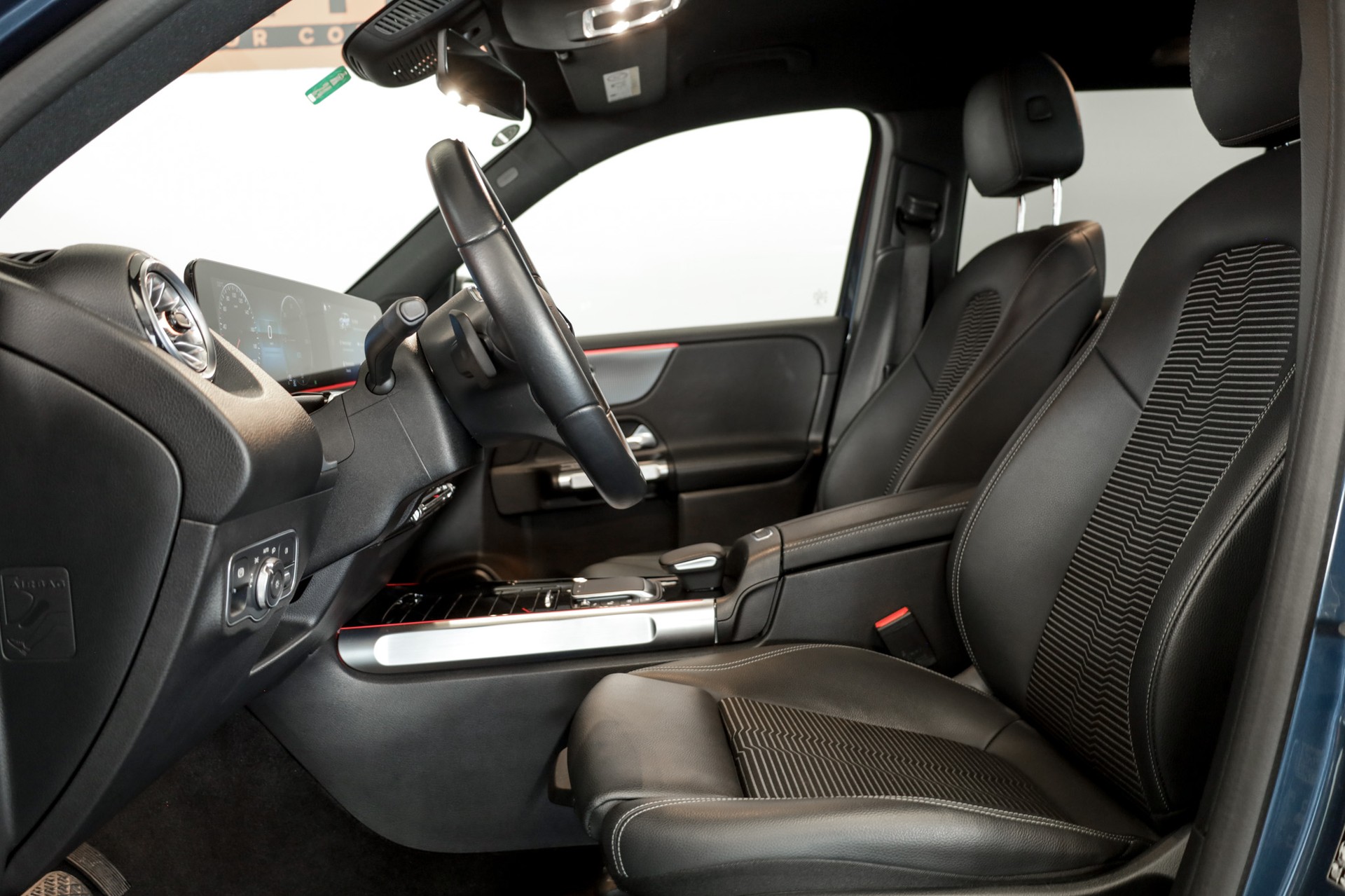 MERCEDES-BENZ EQB 350 4Matic-image-22
