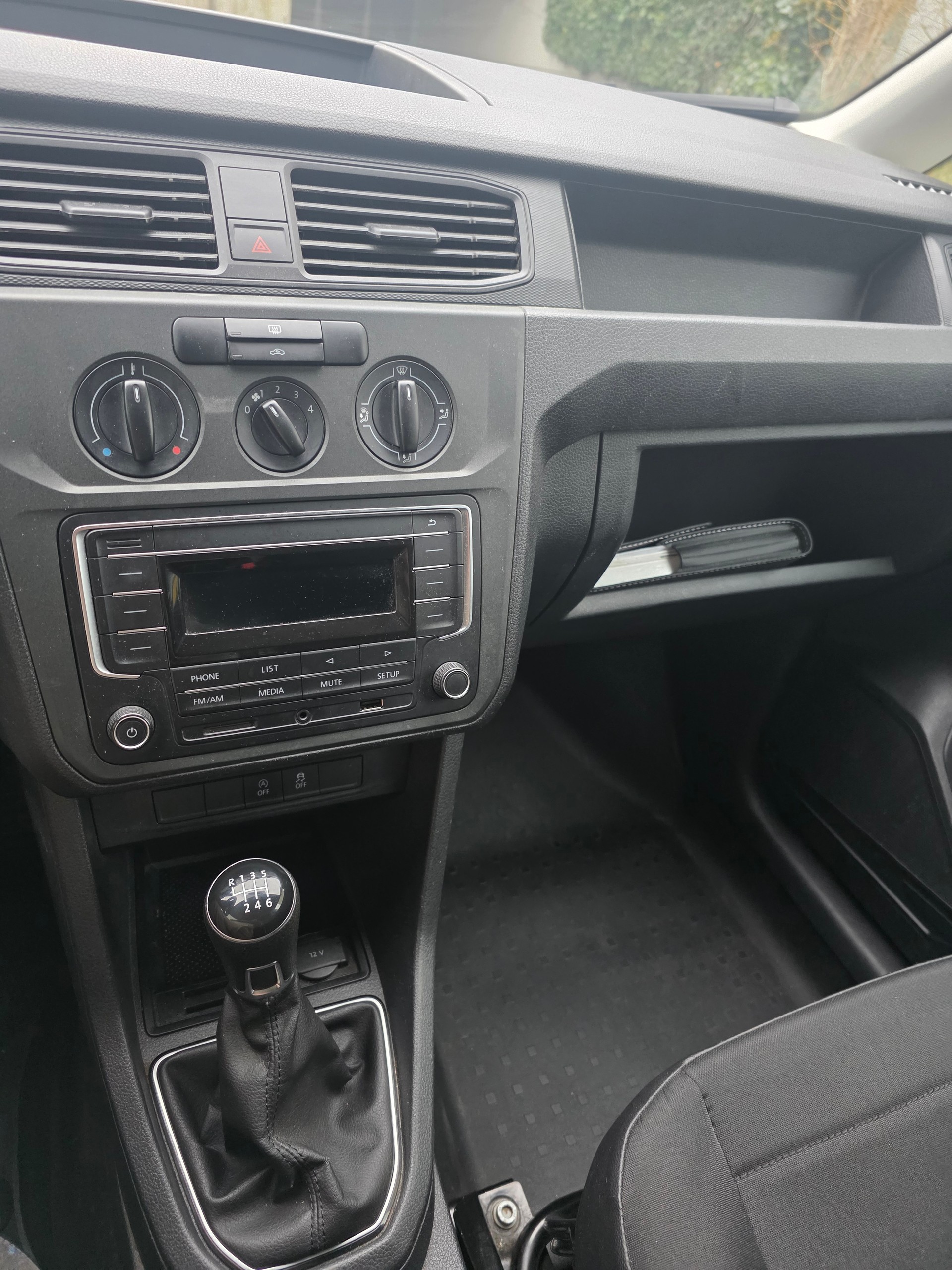 VW Caddy 2.0TDI BlueMotion Technology-image-16