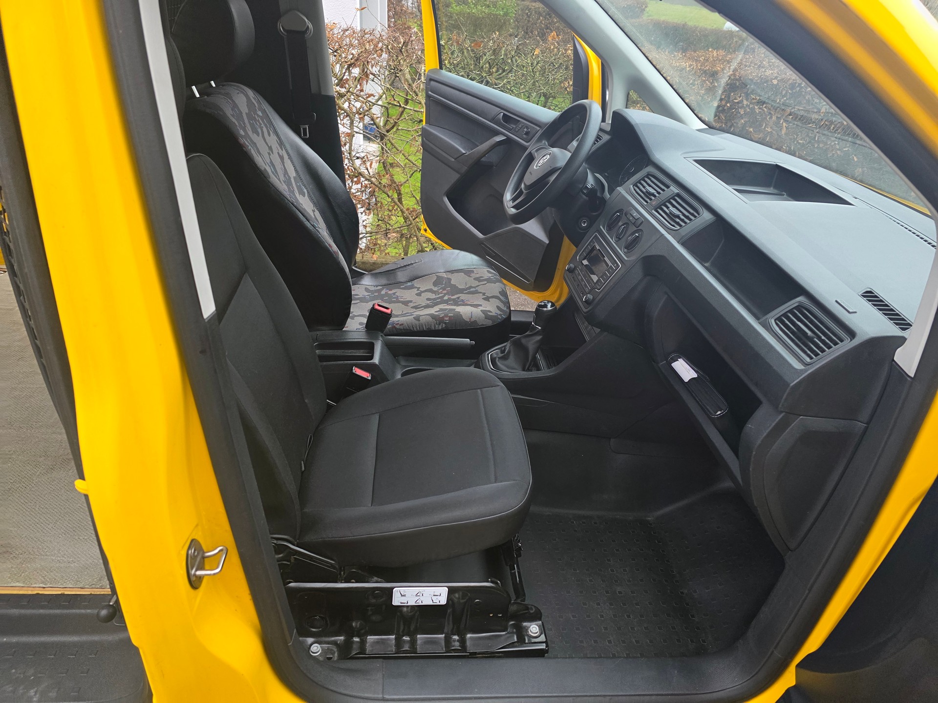 VW Caddy 2.0TDI BlueMotion Technology-image-13