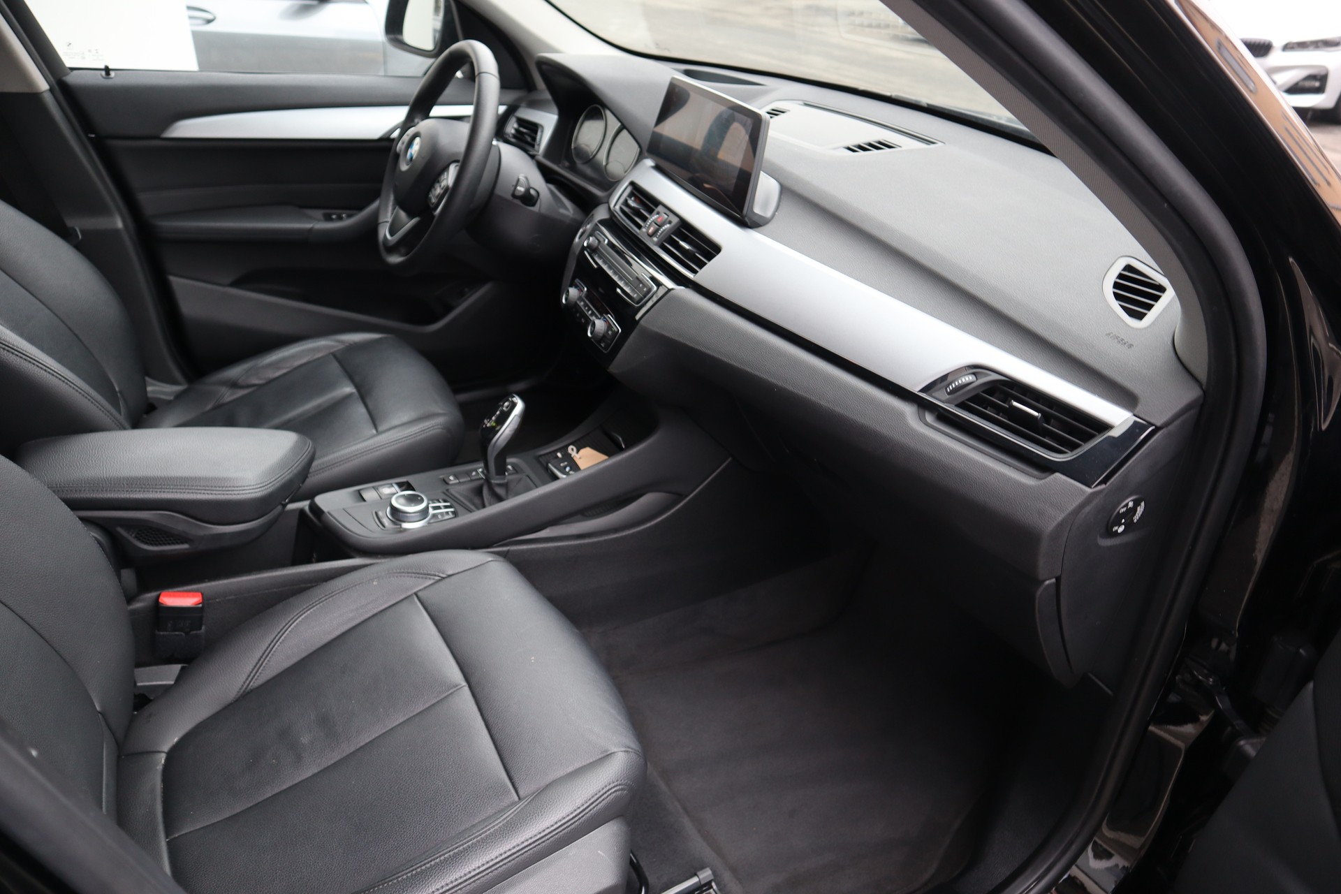 BMW X1 xDrive 20i Steptronic 4x4 Euro 6-image-4