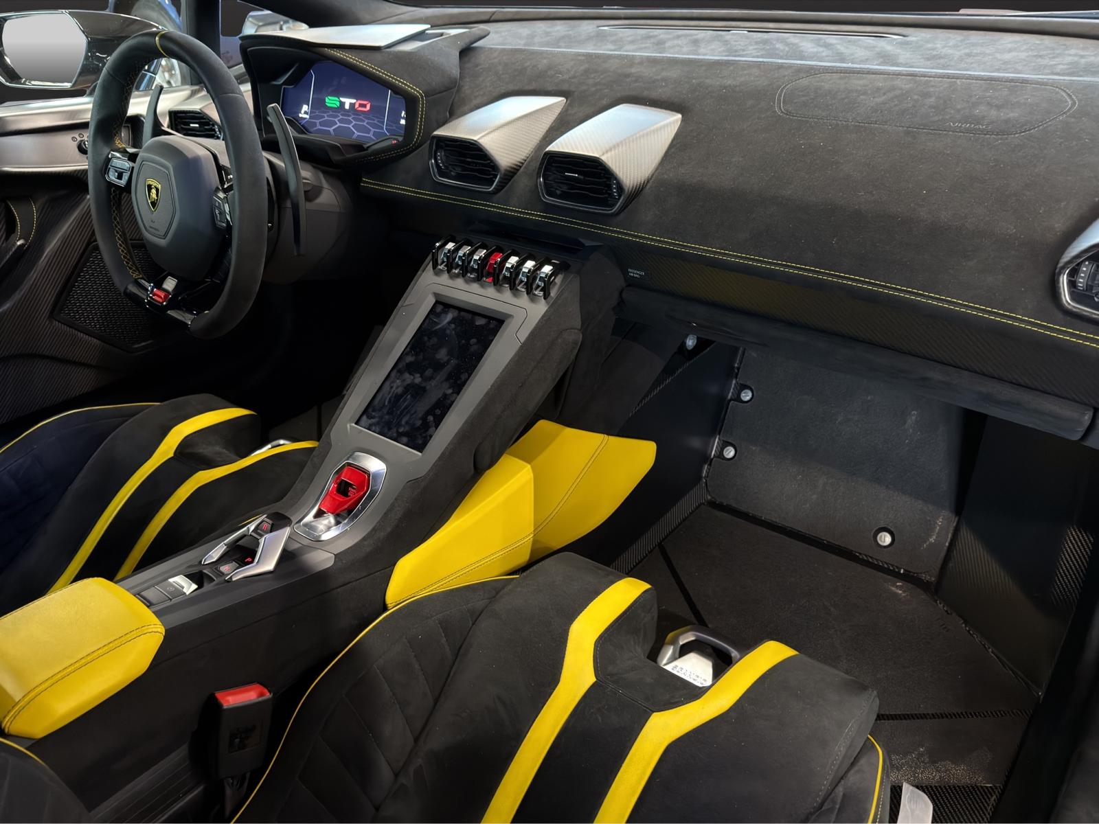 LAMBORGHINI Huracan STO Coupé DCT RWD-image-17