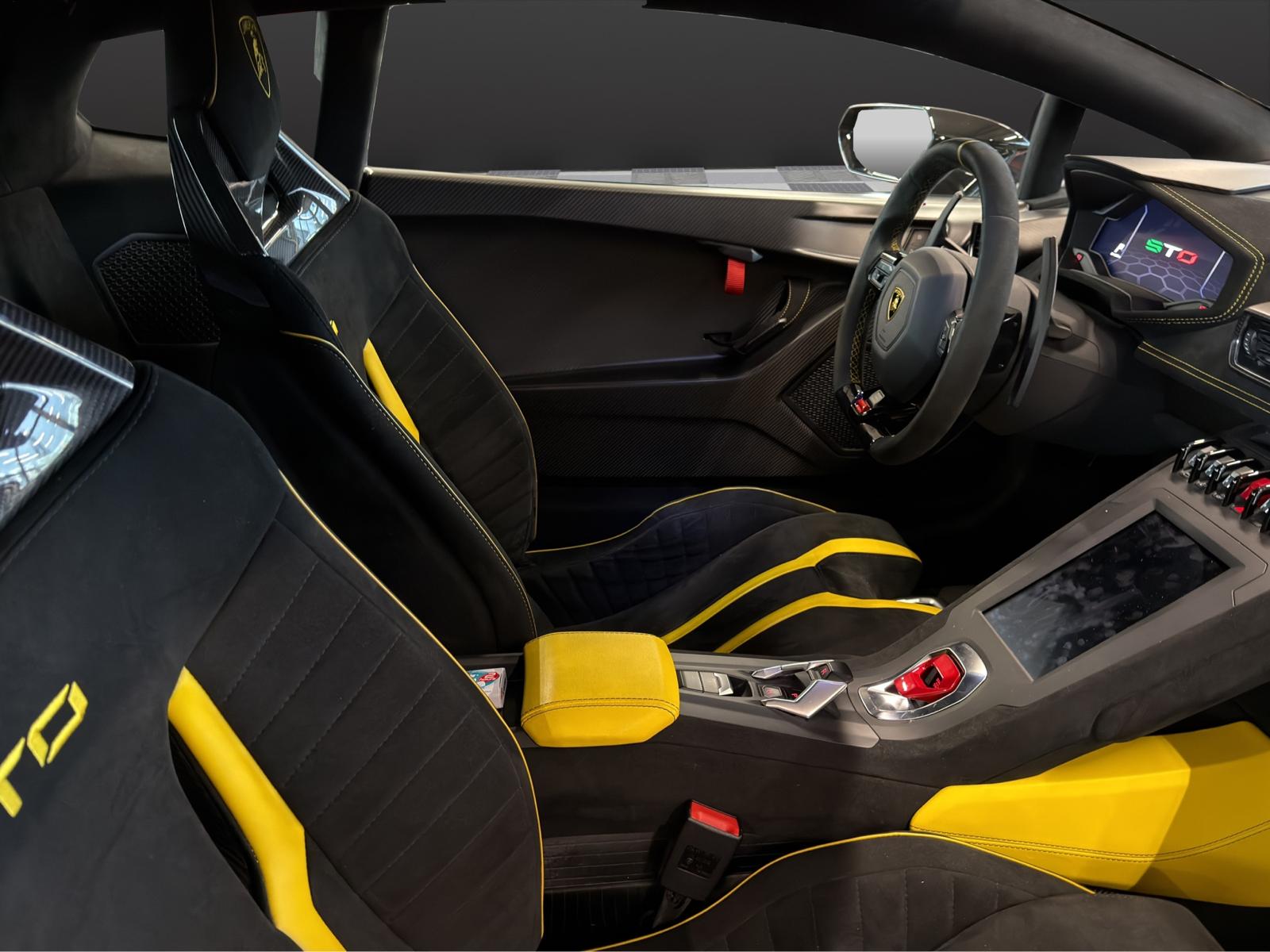 LAMBORGHINI Huracan STO Coupé DCT RWD-image-16