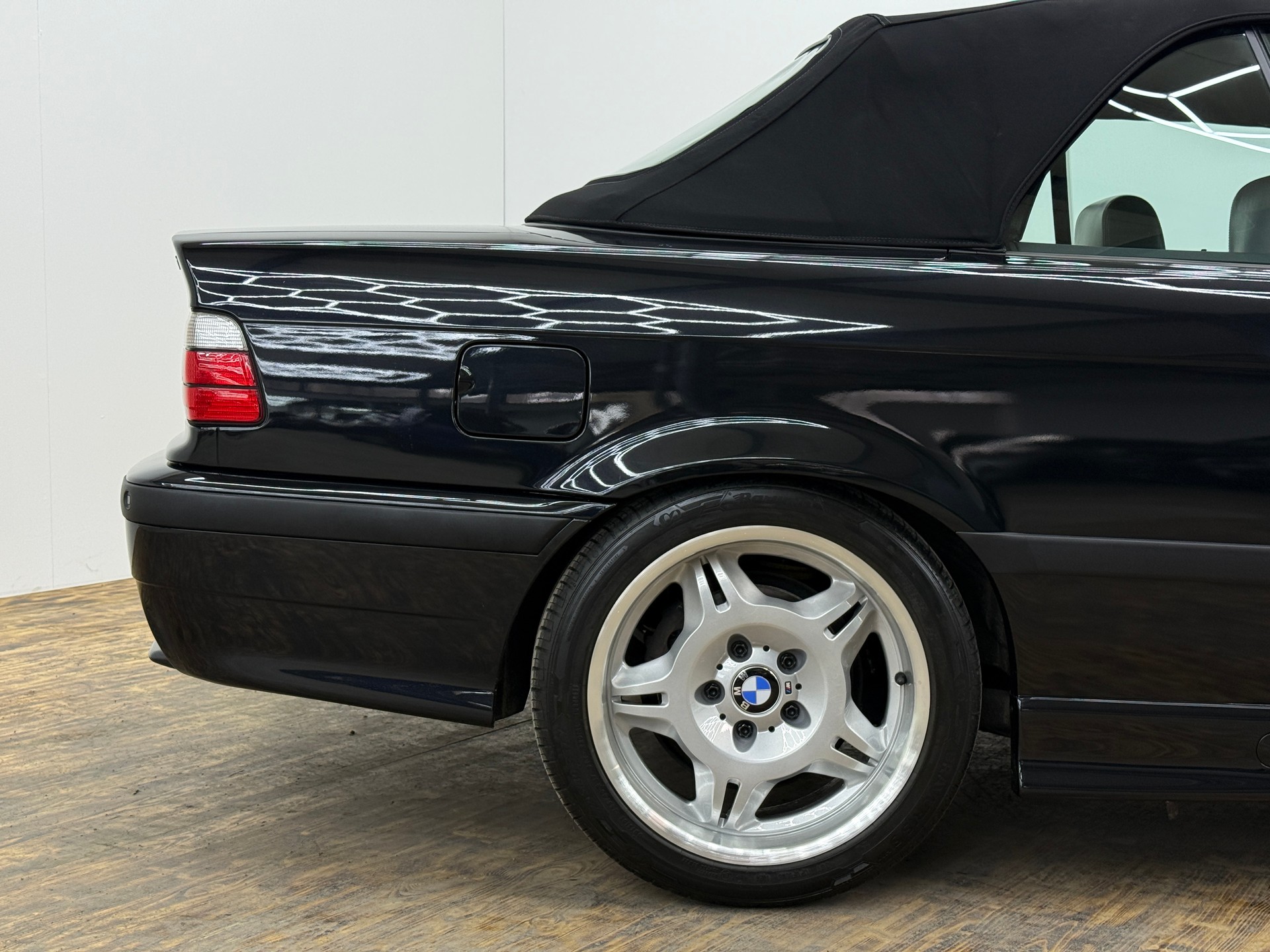 BMW 328i A Cabrio Sport-image-15