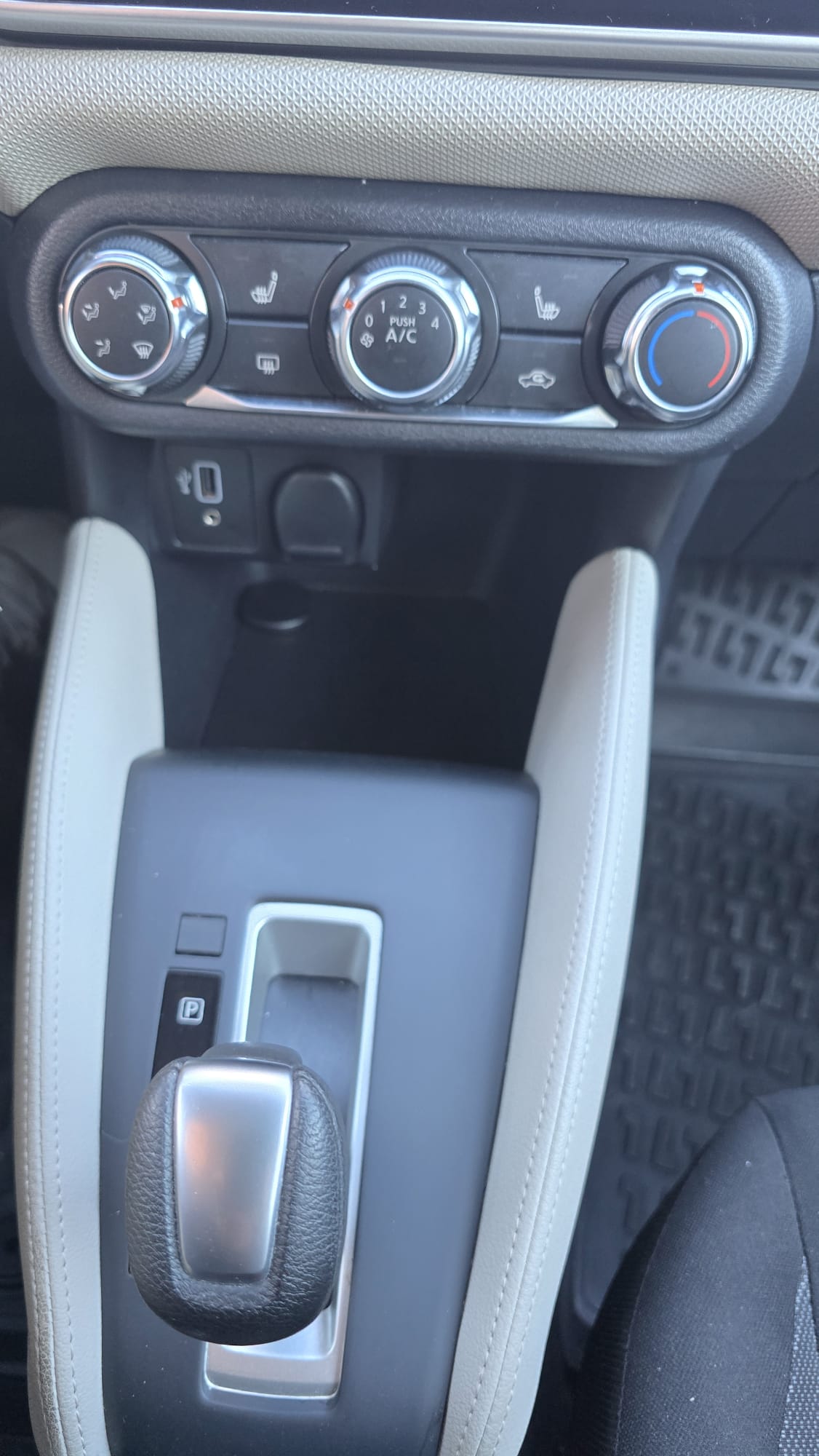 NISSAN Micra IG-T 100 n-sport Xtronic Navigation , PDC, 8 pneus (frisch MFK, exp.2.2026)-image-3