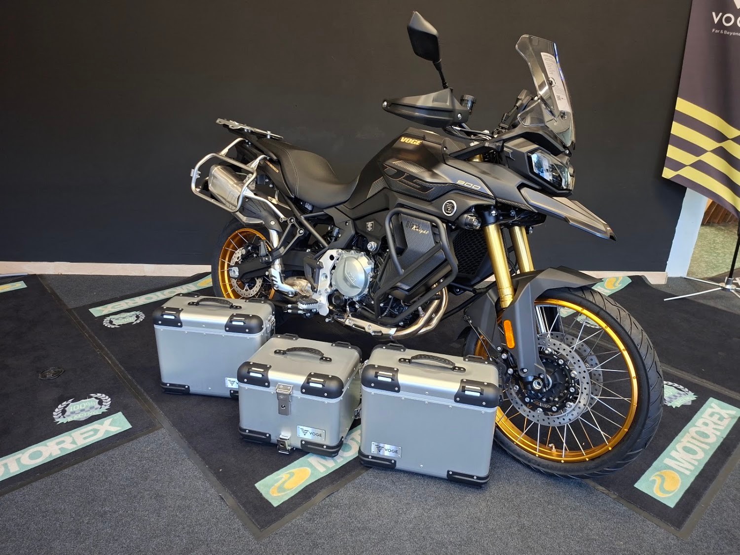 VOGE 900DSX-image-1