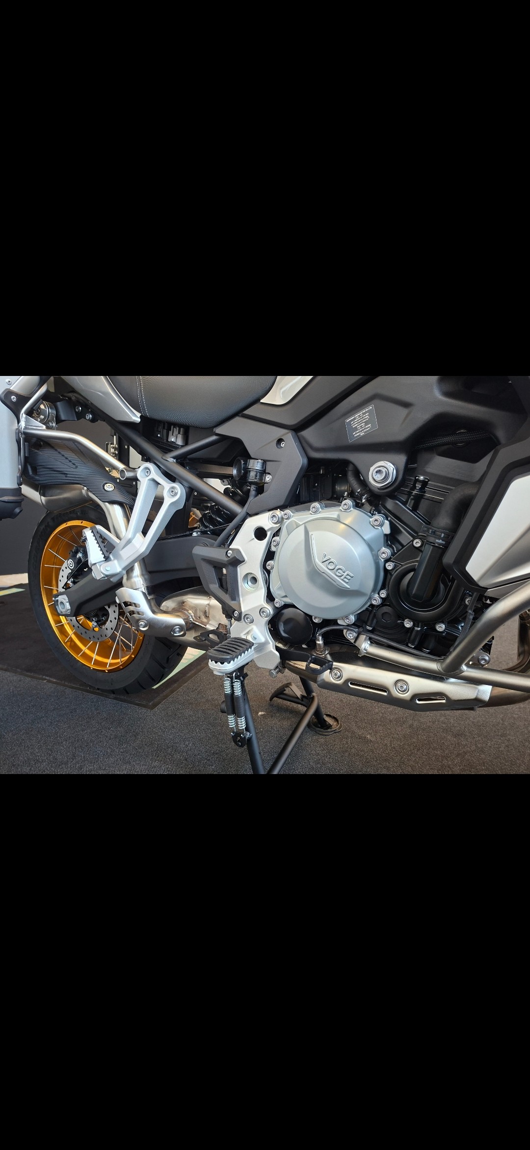 VOGE 900DSX-image-12