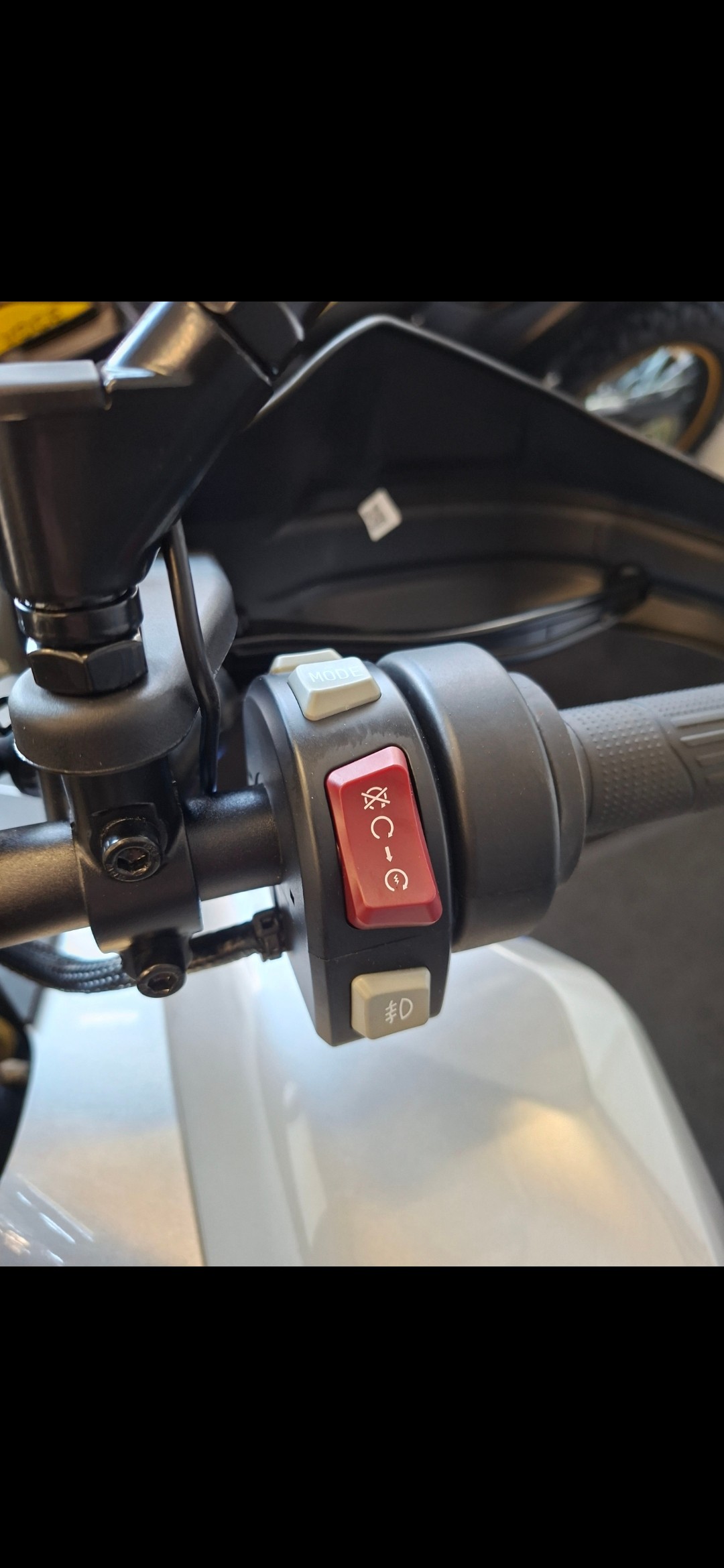 VOGE 900DSX-image-7