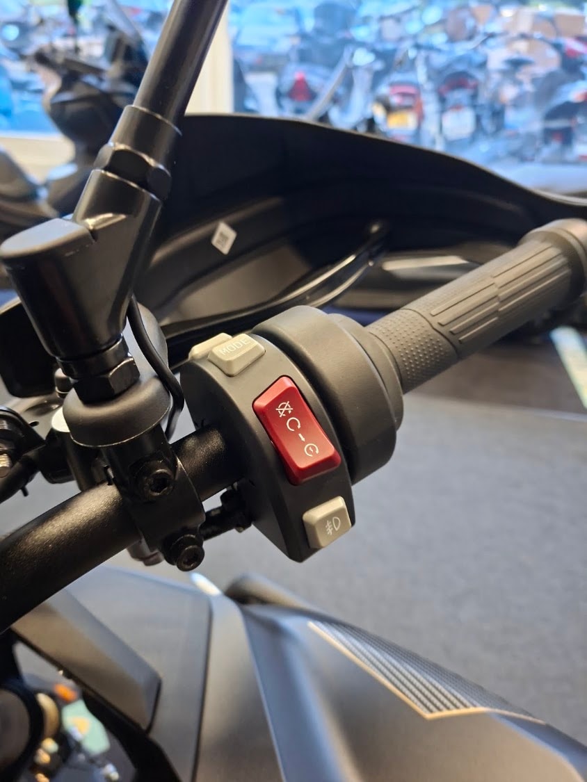 VOGE 900DSX-image-5