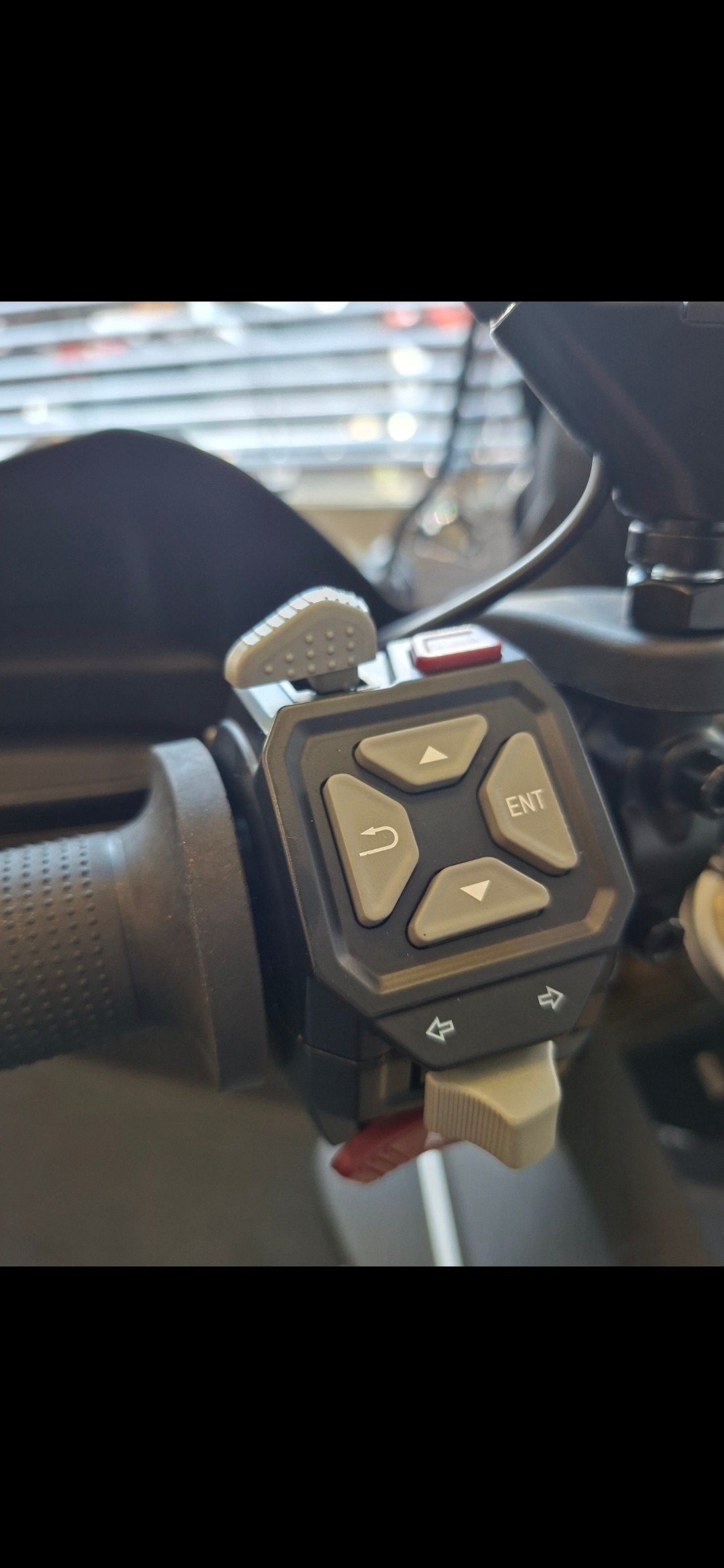 VOGE 900DSX-image-5