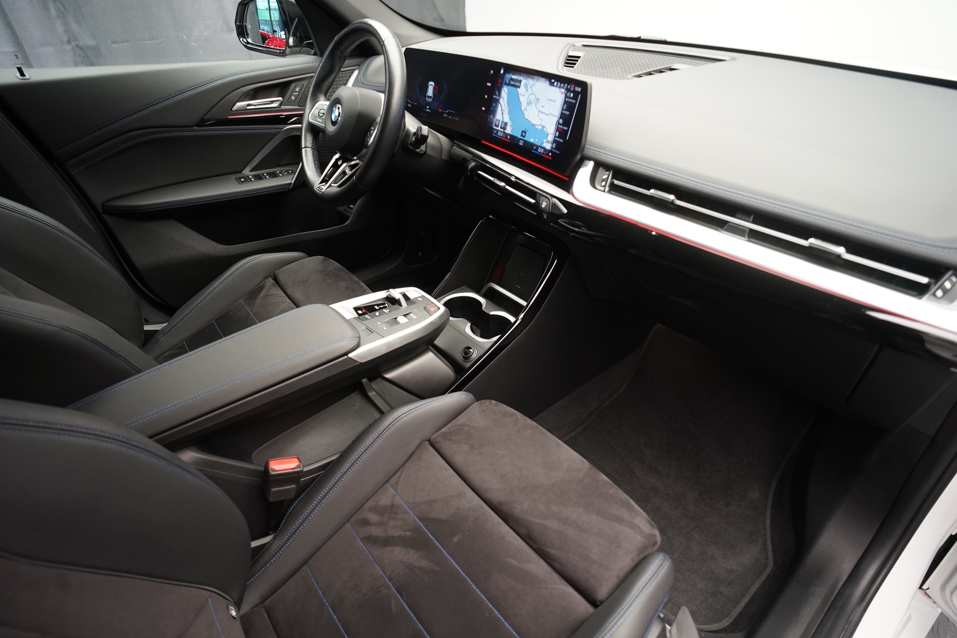 BMW X1 xDrive 23d 48V M Sport *CH-Fahrzeug*-image-12