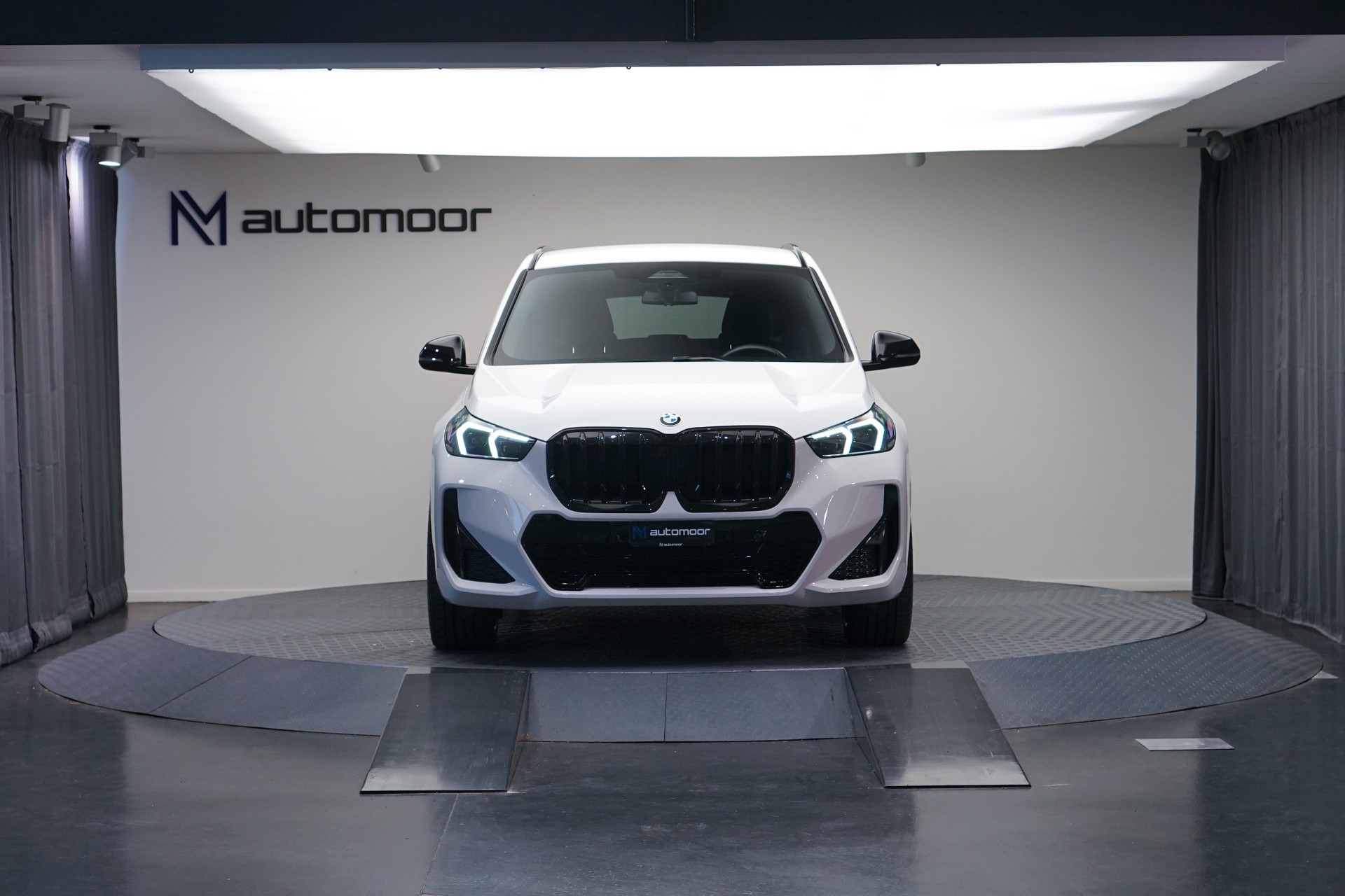 BMW X1 xDrive 23d 48V M Sport *CH-Fahrzeug*-image-1