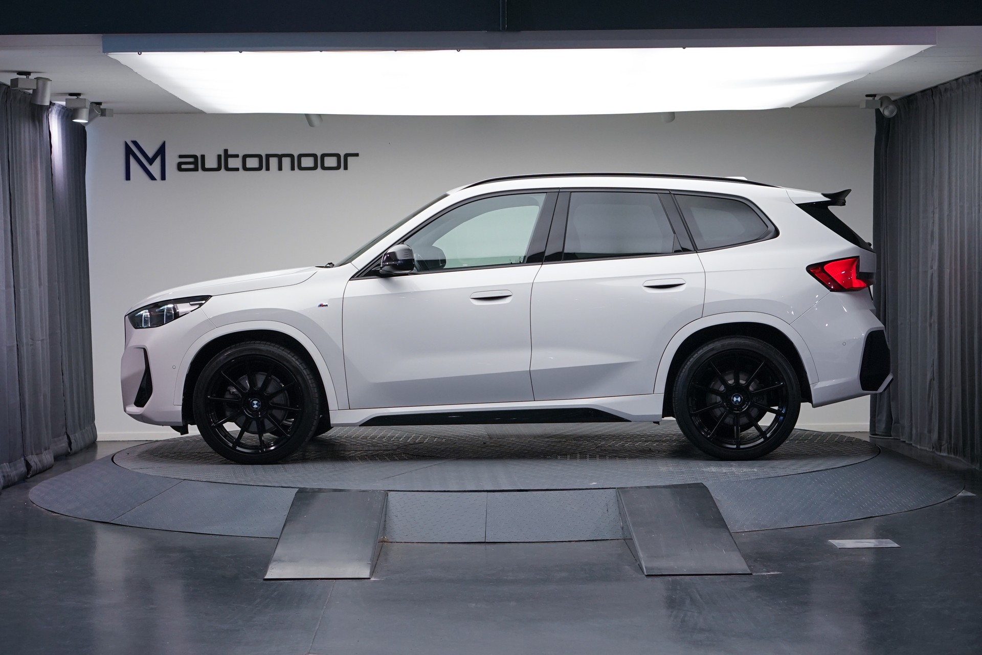 BMW X1 xDrive 23d 48V M Sport *CH-Fahrzeug*-image-8