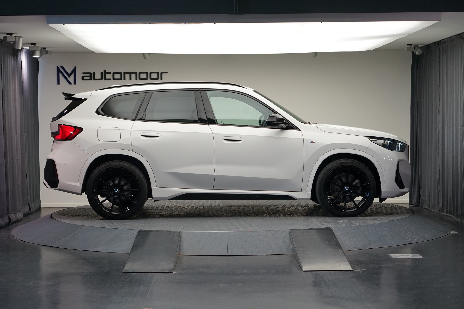 BMW X1 xDrive 23d 48V M Sport *CH-Fahrzeug*-image-3