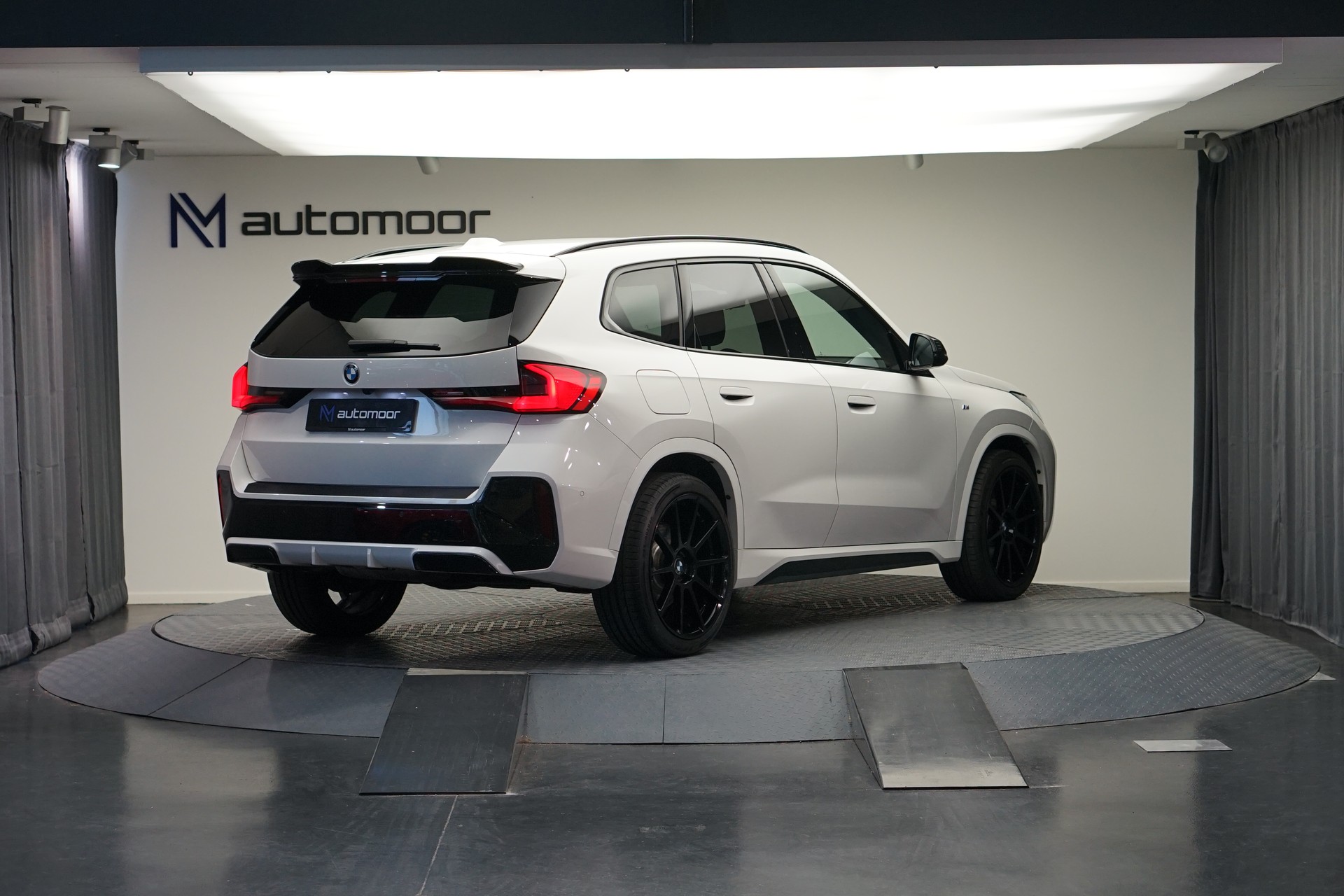 BMW X1 xDrive 23d 48V M Sport *CH-Fahrzeug*-image-4