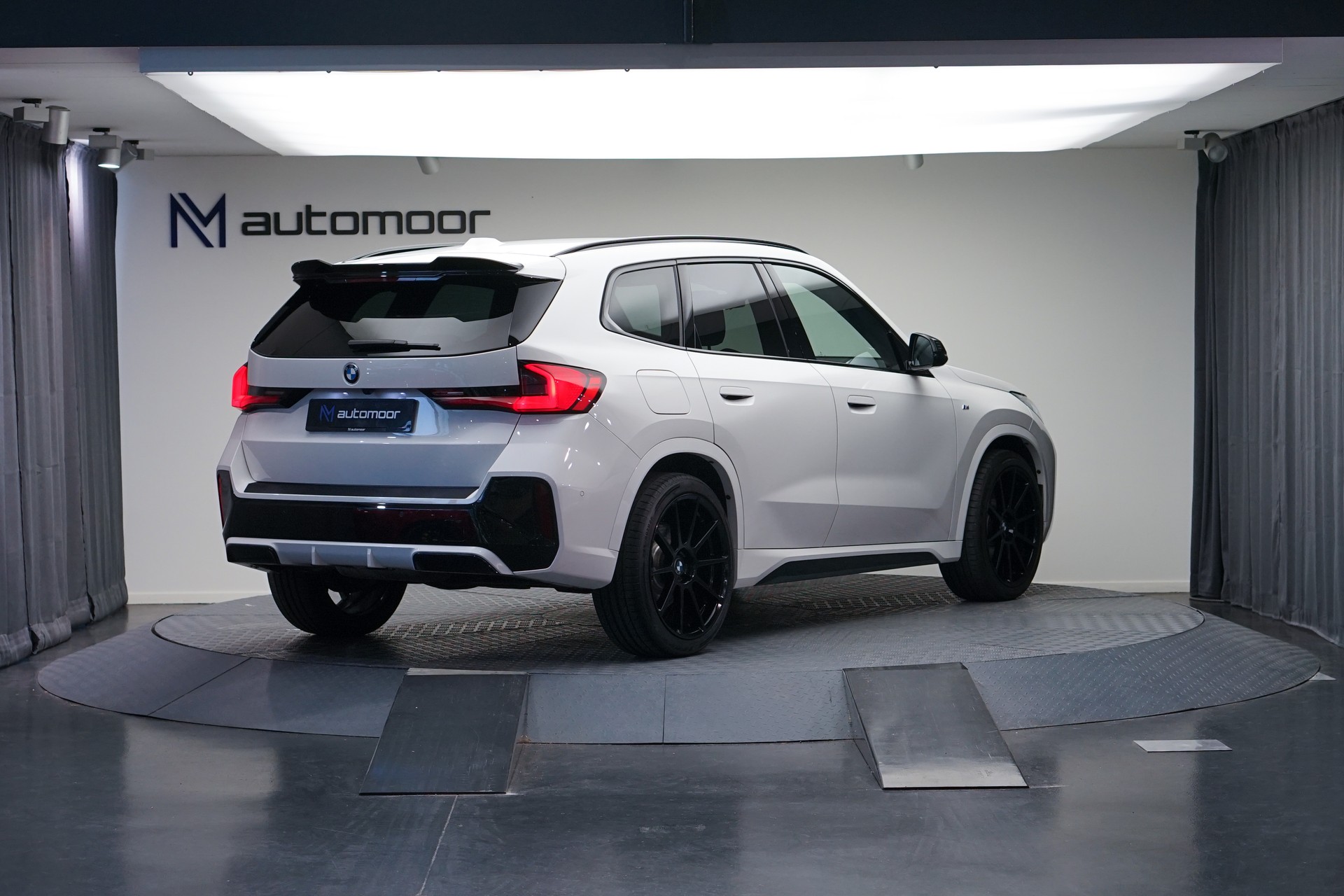 BMW X1 xDrive 23d 48V M Sport *CH-Fahrzeug*-image-4