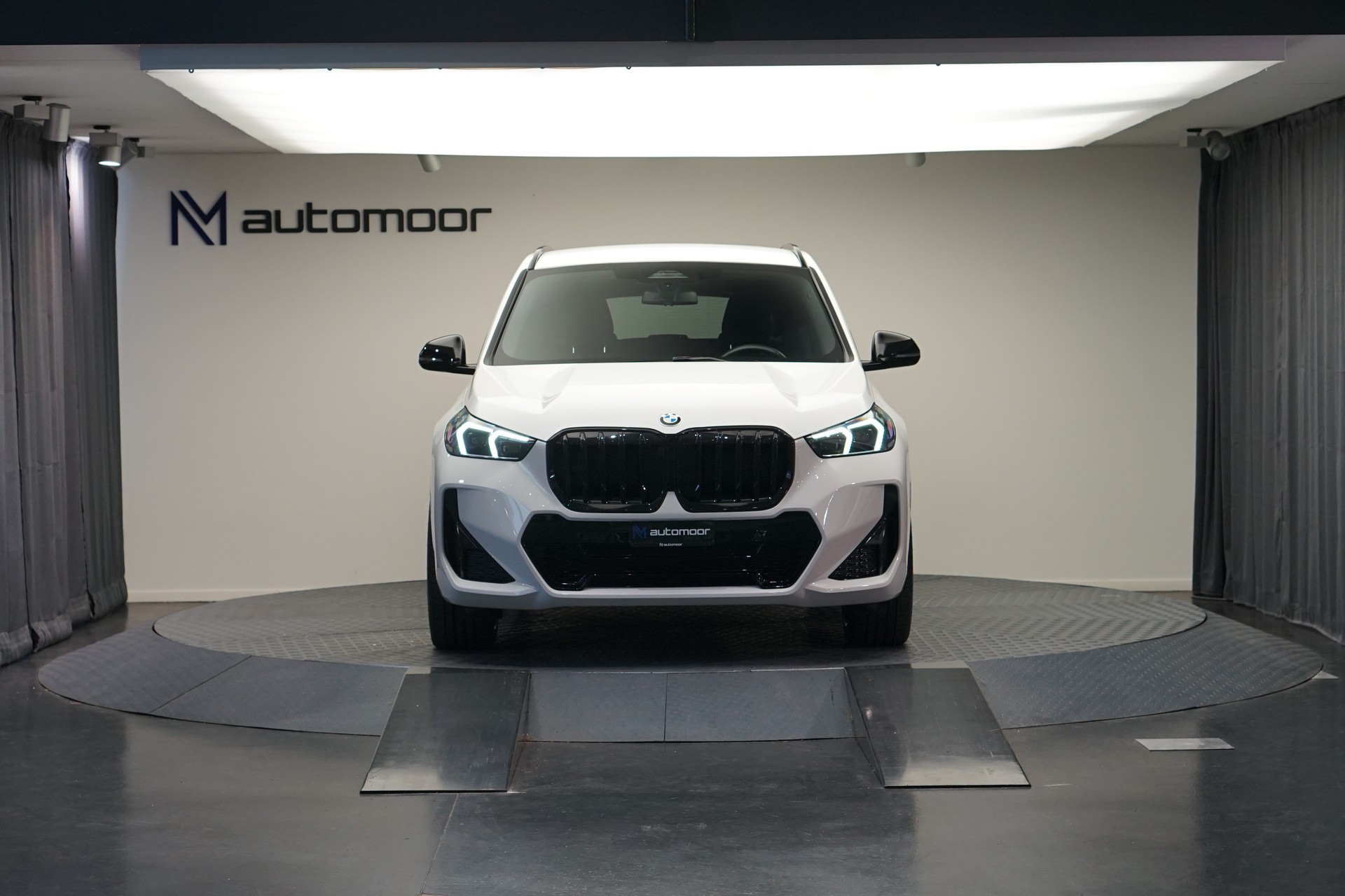 BMW X1 xDrive 23d 48V M Sport *CH-Fahrzeug*-image-1
