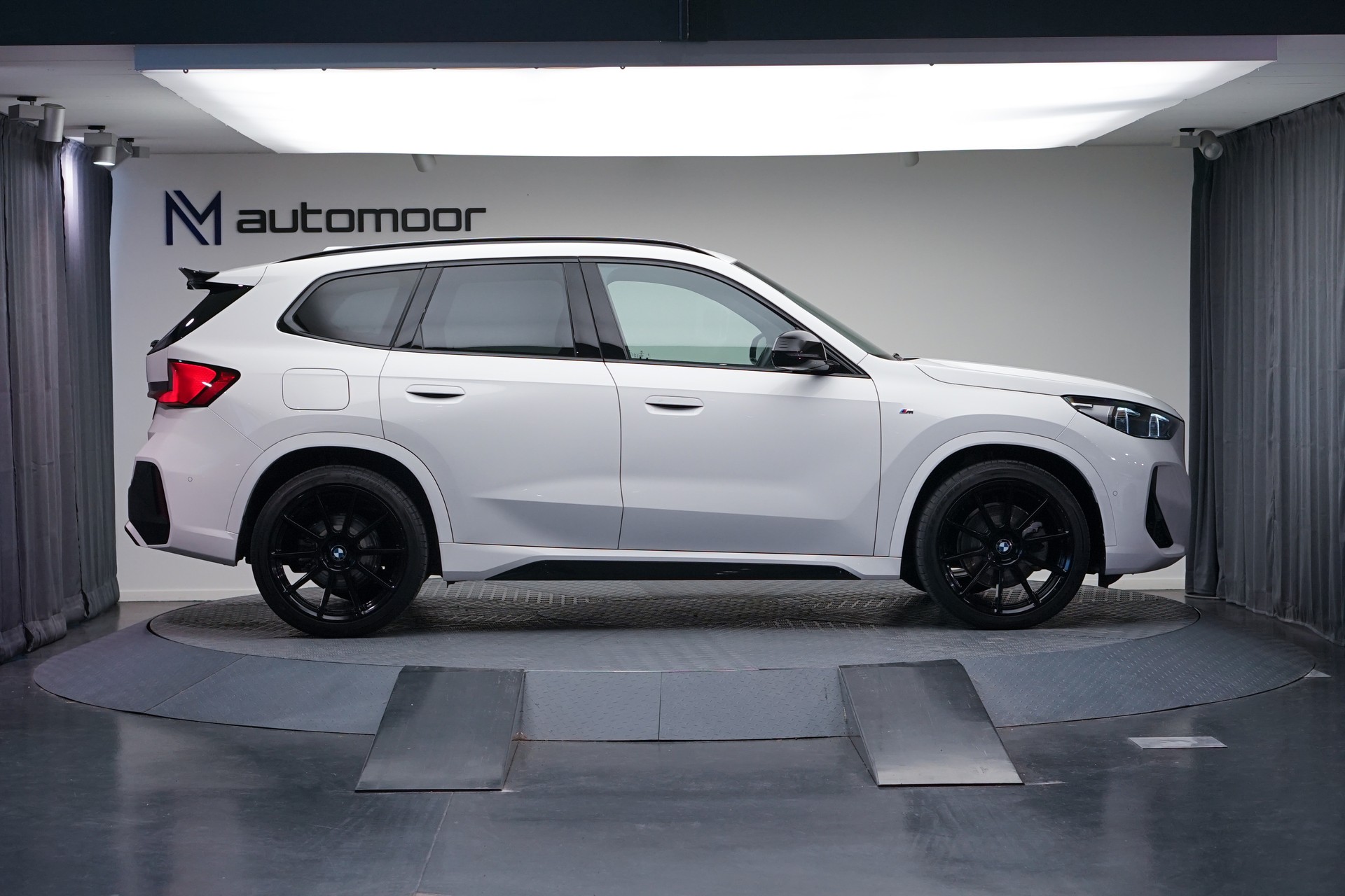 BMW X1 xDrive 23d 48V M Sport *CH-Fahrzeug*-image-3