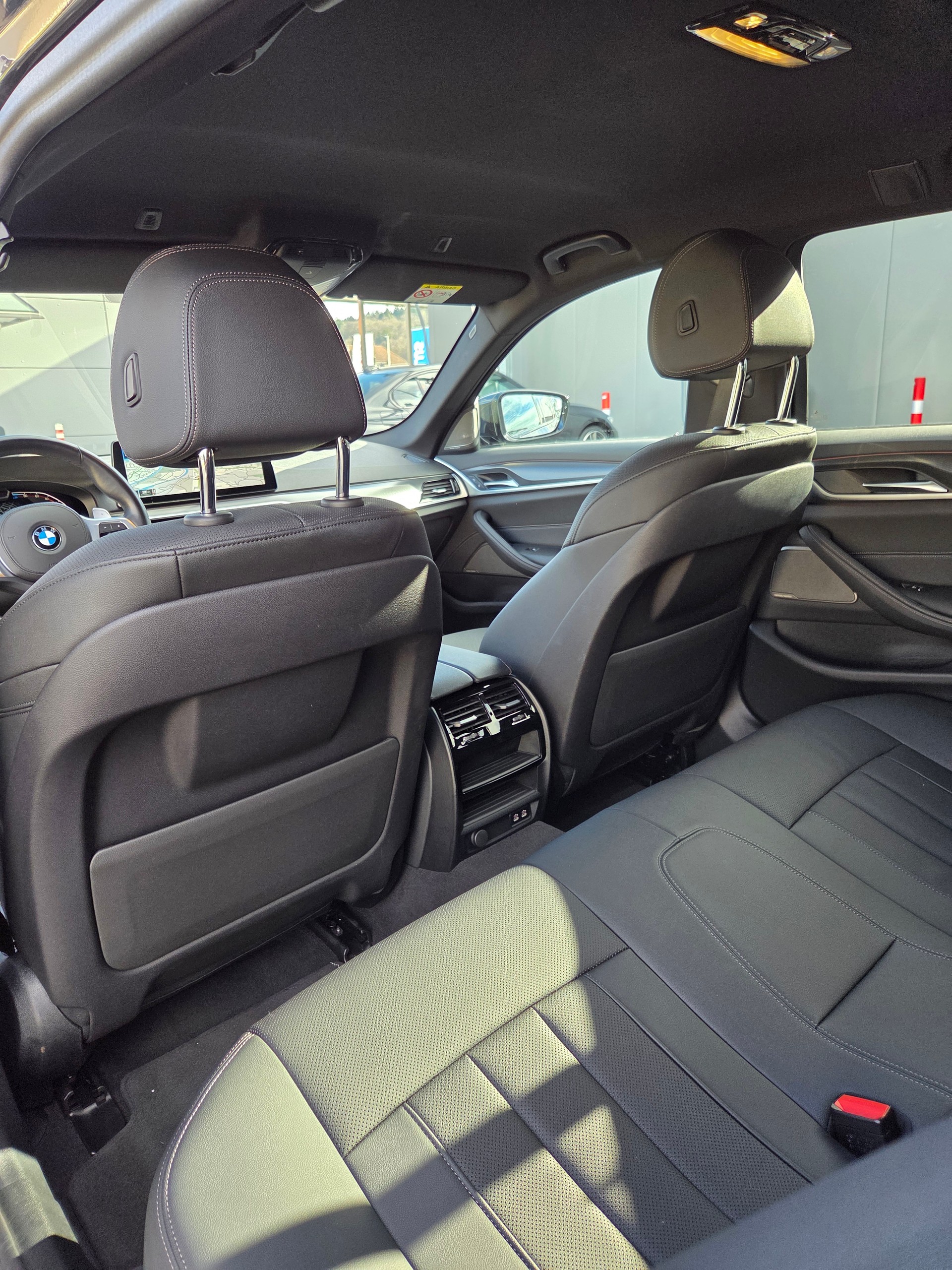 BMW 520d xDrive 48V Touring Pure M Sport Edition-image-9