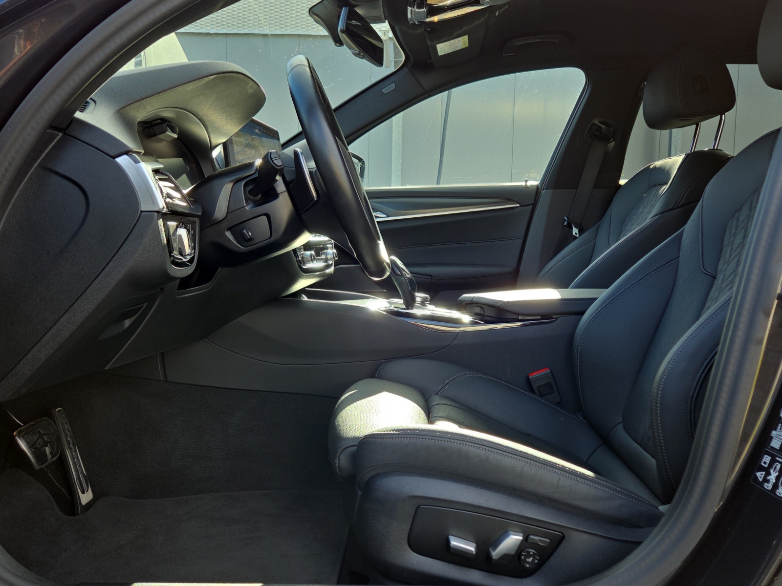 BMW 520d xDrive 48V Touring Pure M Sport Edition-image-8