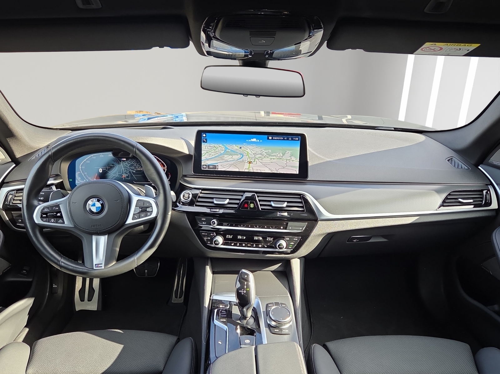 BMW 520d xDrive 48V Touring Pure M Sport Edition-image-6