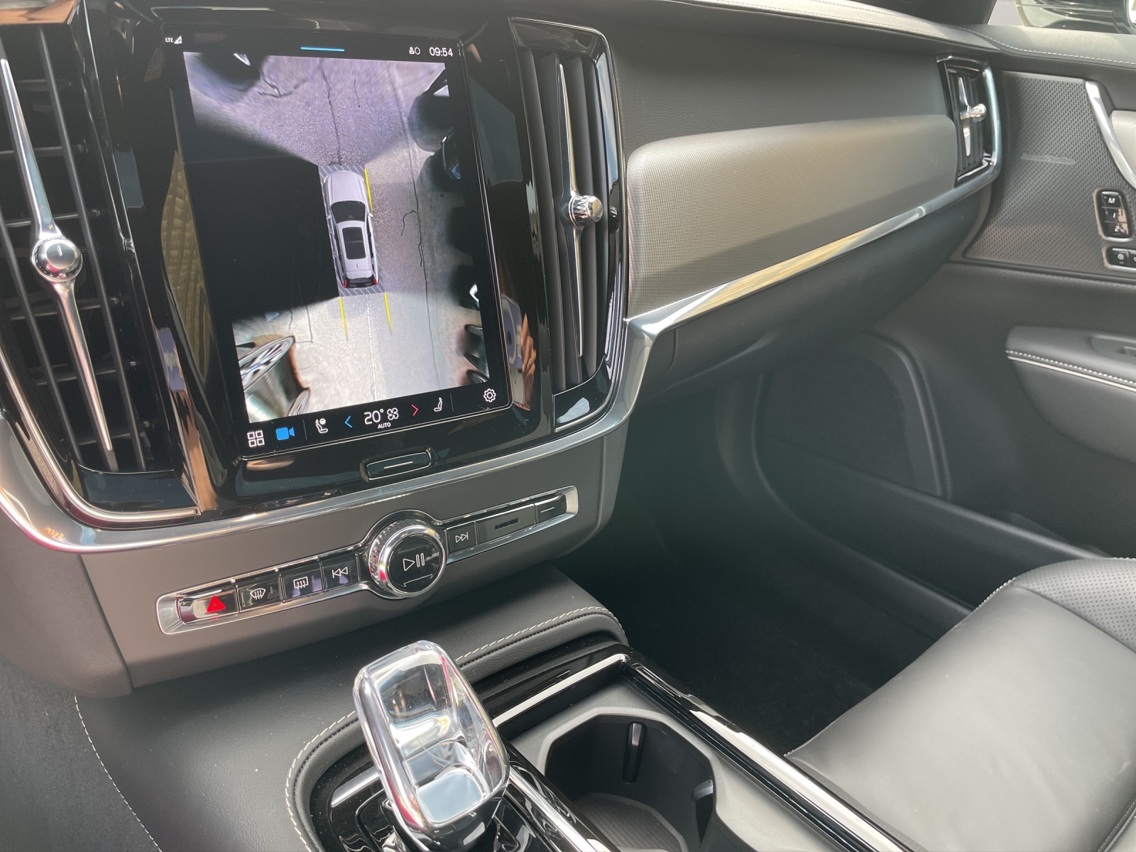 VOLVO V90 2.0 T8 TE Ultimate Dark eAWD-image-11