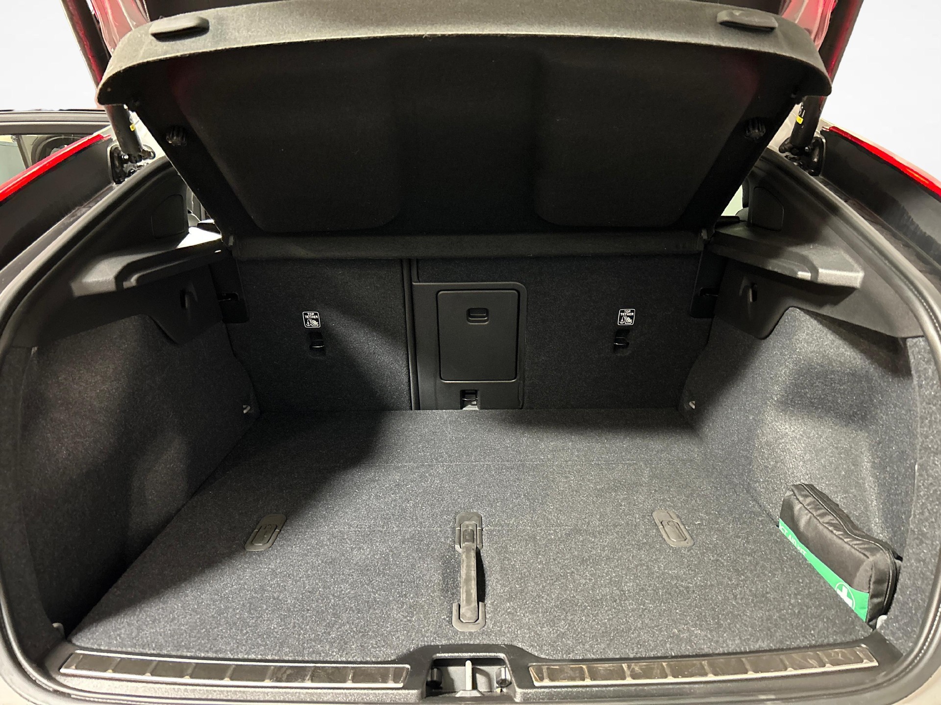 VOLVO C40 P8 Twin Recharge Ultimate AWD-image-13