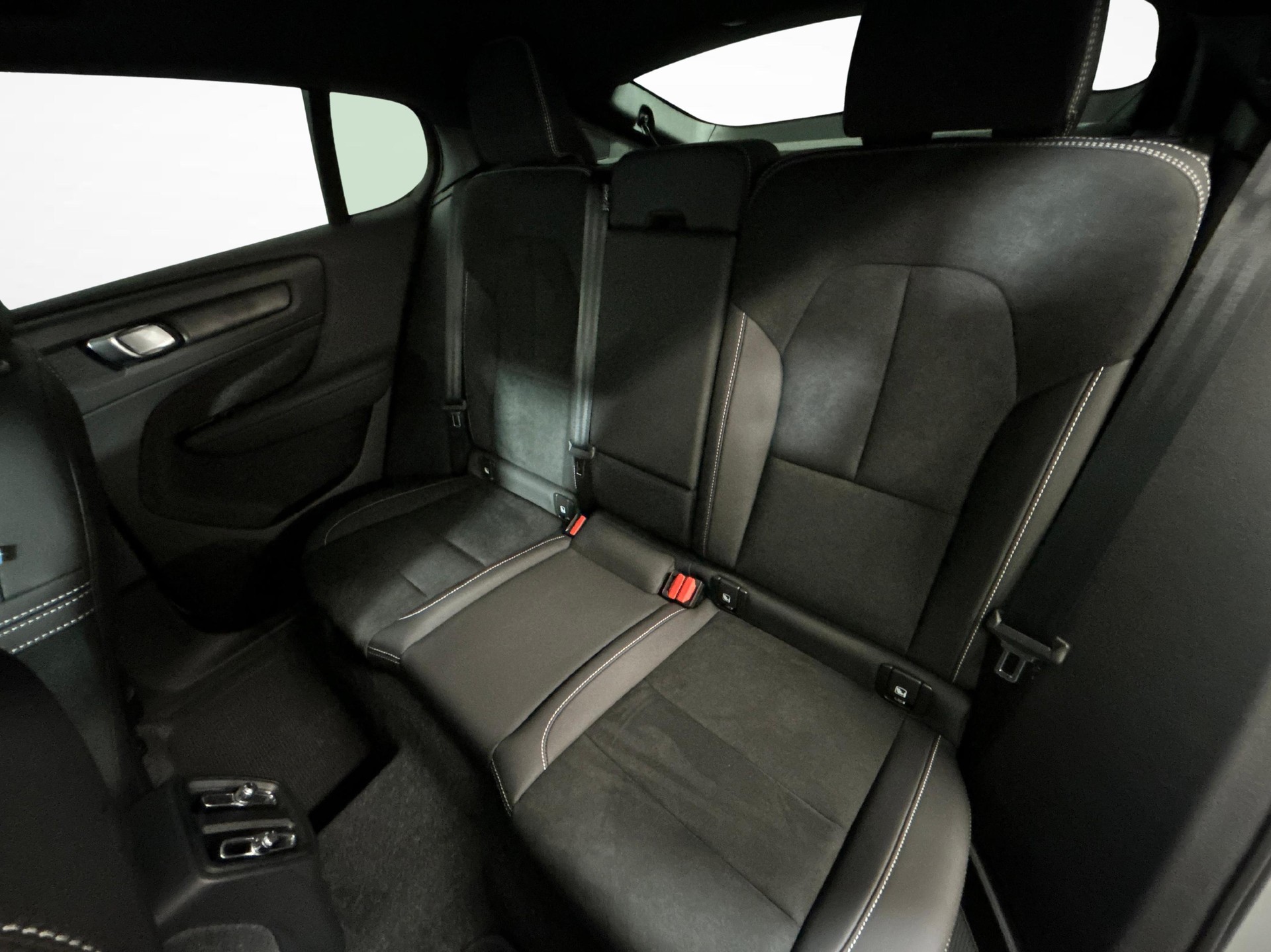 VOLVO C40 P8 Twin Recharge Ultimate AWD-image-4