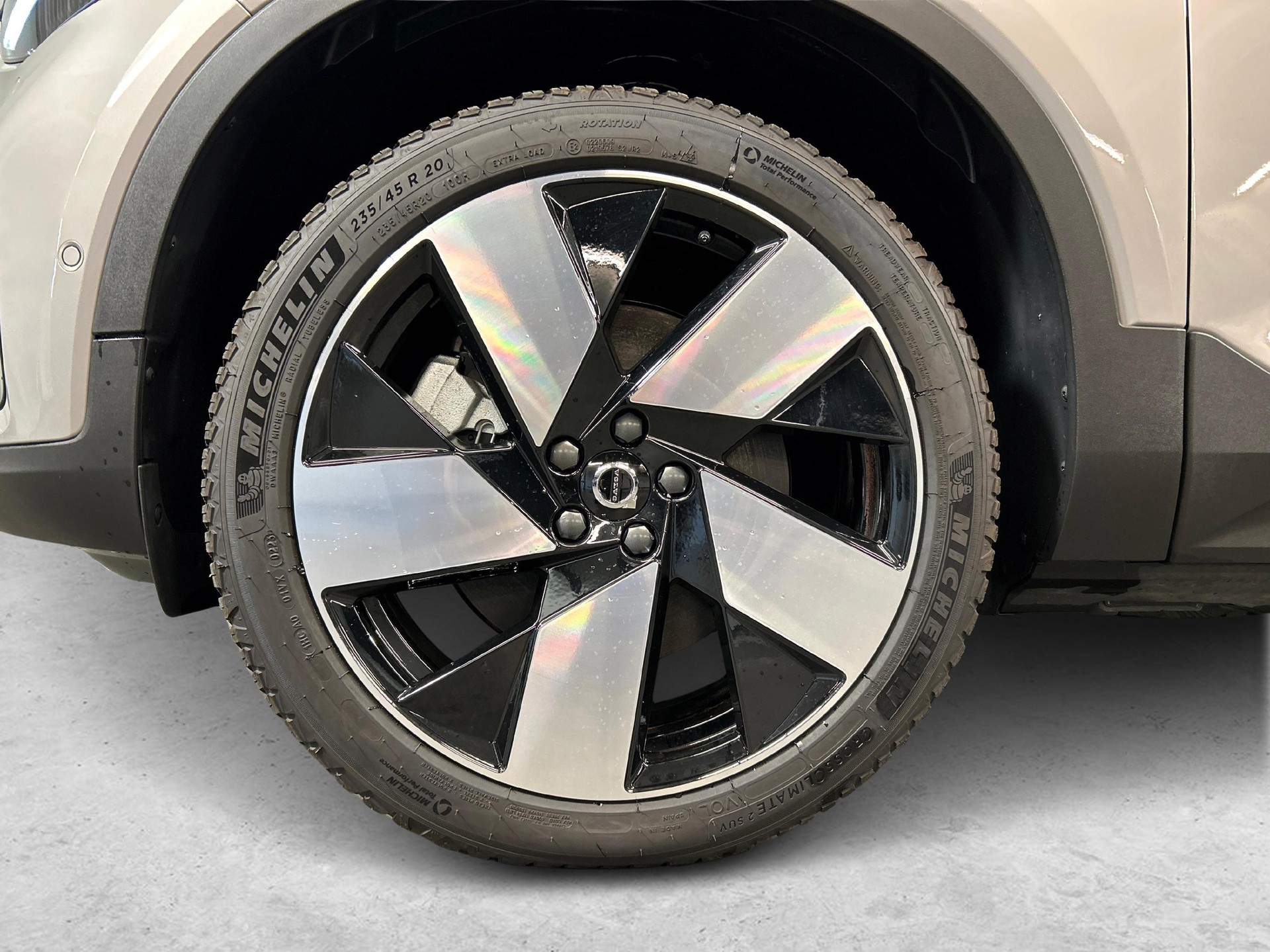 VOLVO C40 P8 Twin Recharge Ultimate AWD-image-12